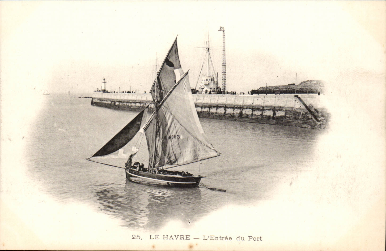 Le Havre CPA Entering of the port (boat)