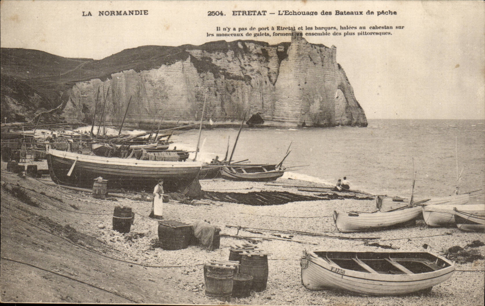 Etretat CPA l'echouage des bateaux de peche