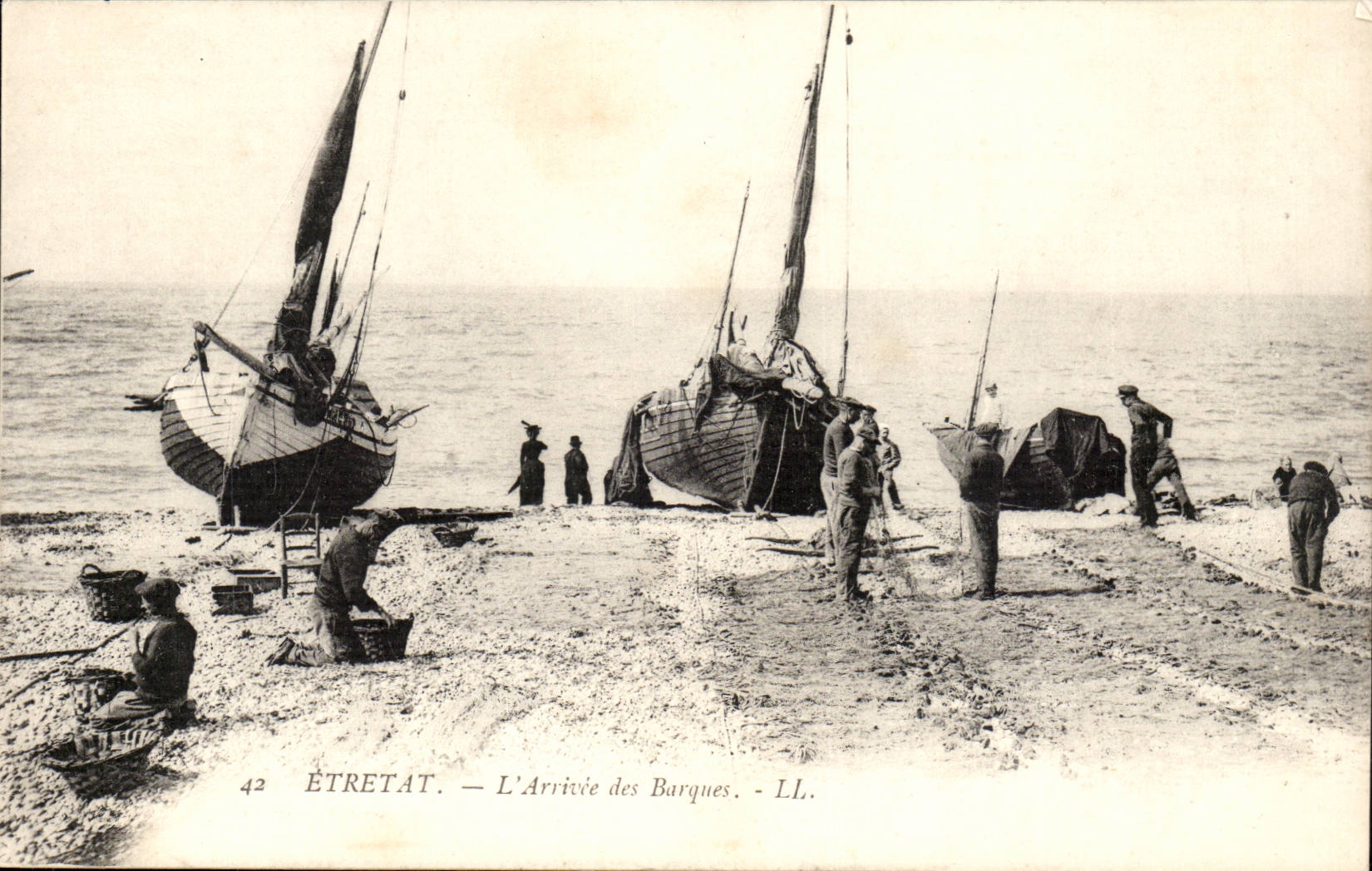 Etretat CPA L'arrivee des barques