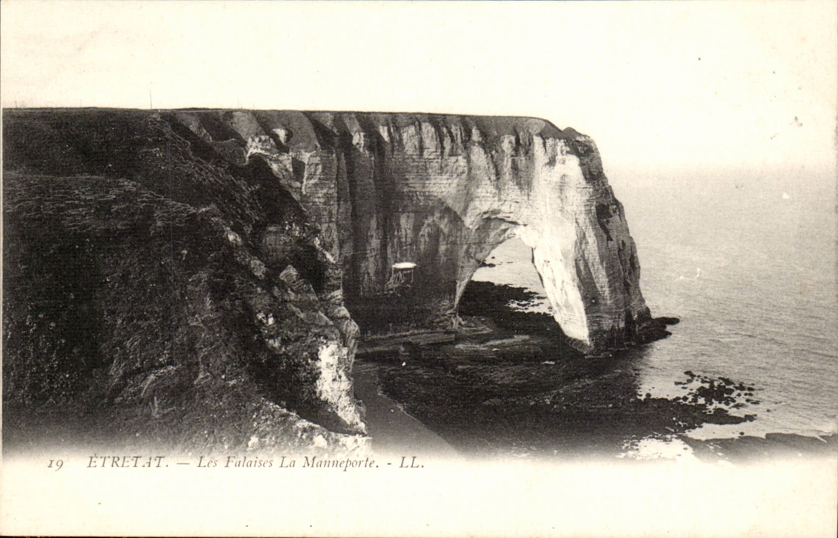 Etretat CPA Les falaises La manneporte