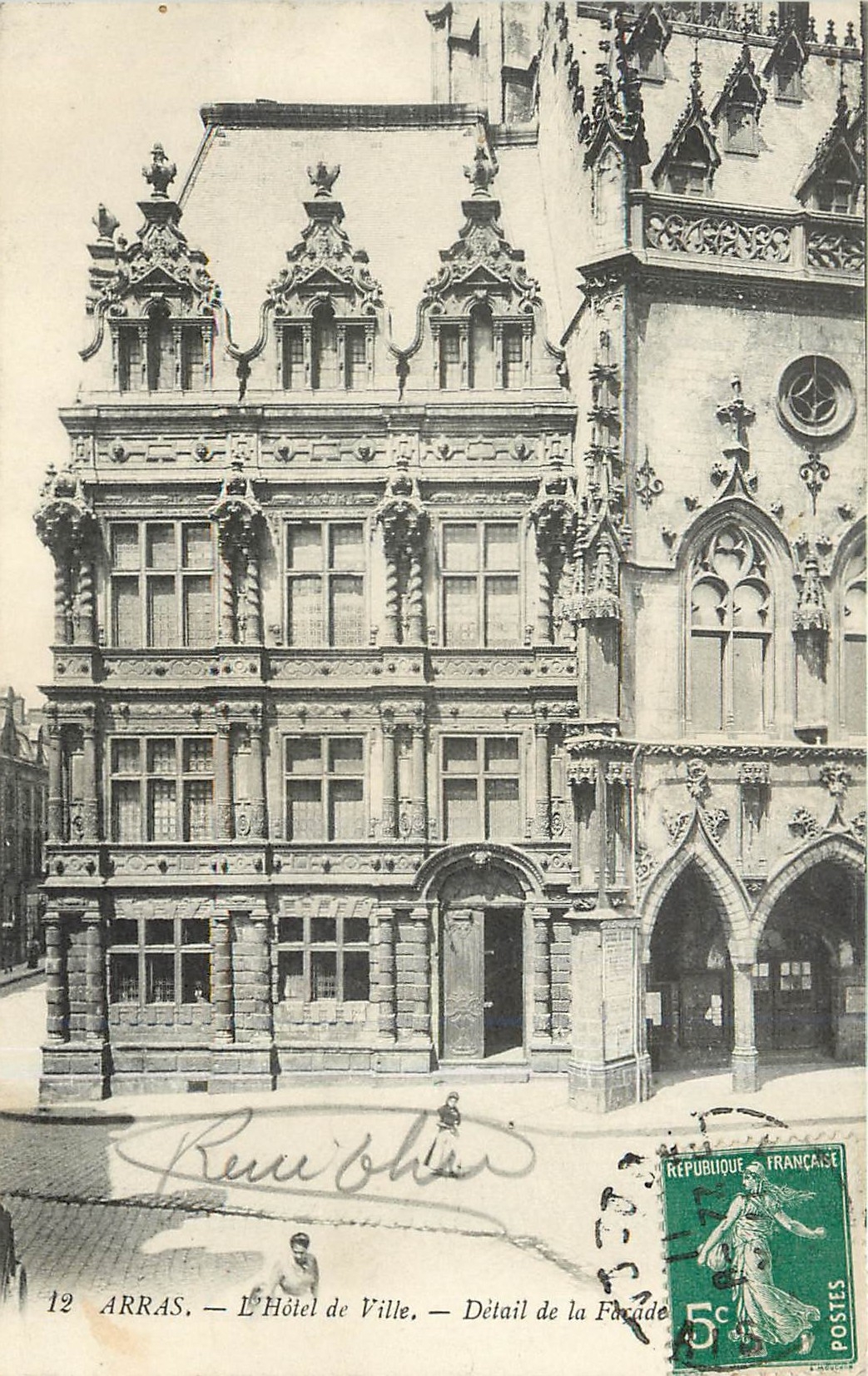 CPA ARRAS - L'Hotel de Ville