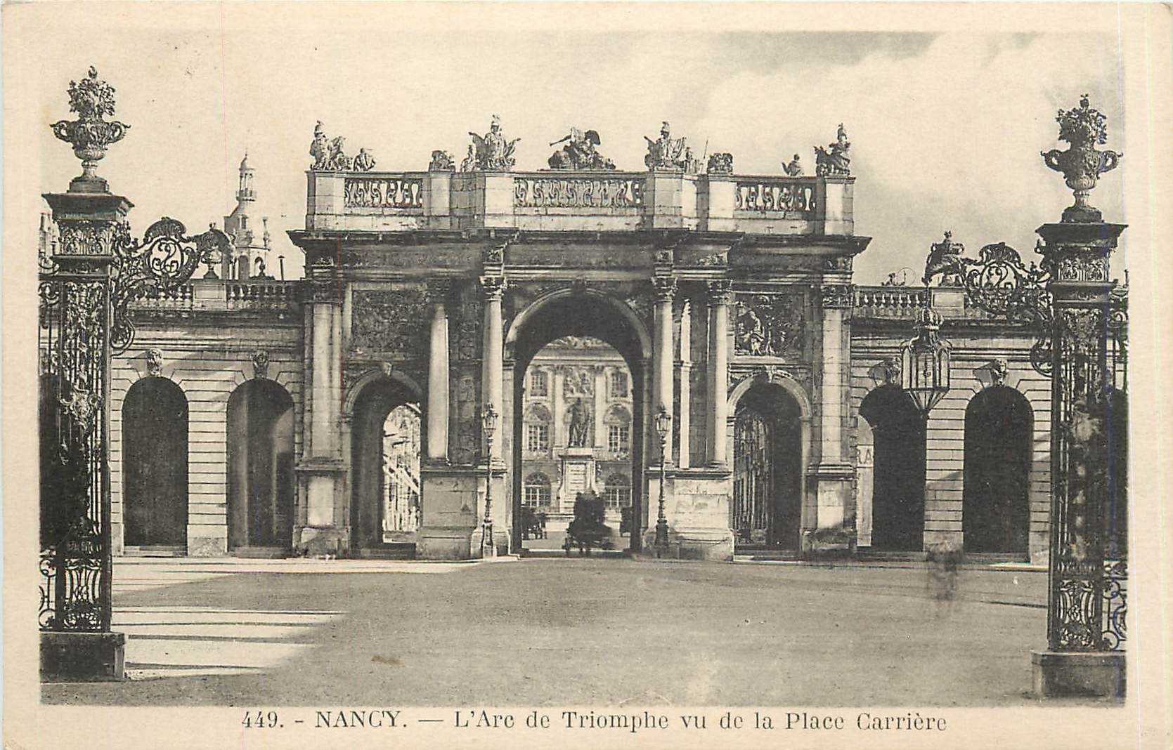 CPA NANCY Arc de Triomphe vu de la place Carriere