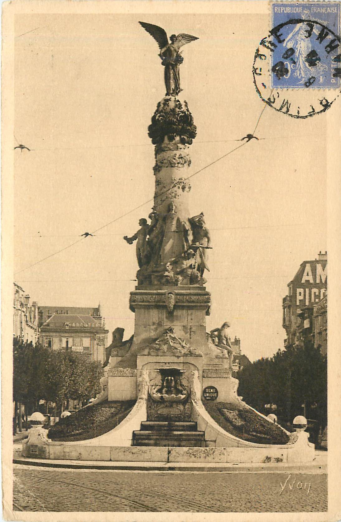 CPA REIMS - La fontaine Subé