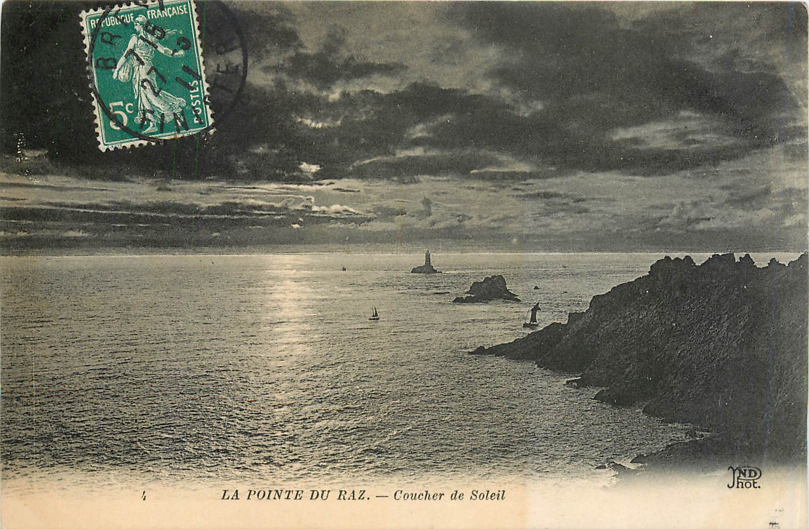 CPA LA POINTE DU RAZ - Coucher de Soleil