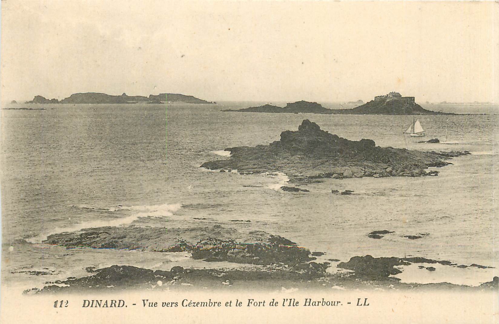CPA DINARD - Vue vers Cézembre et le Fort de l'Ile Harbour