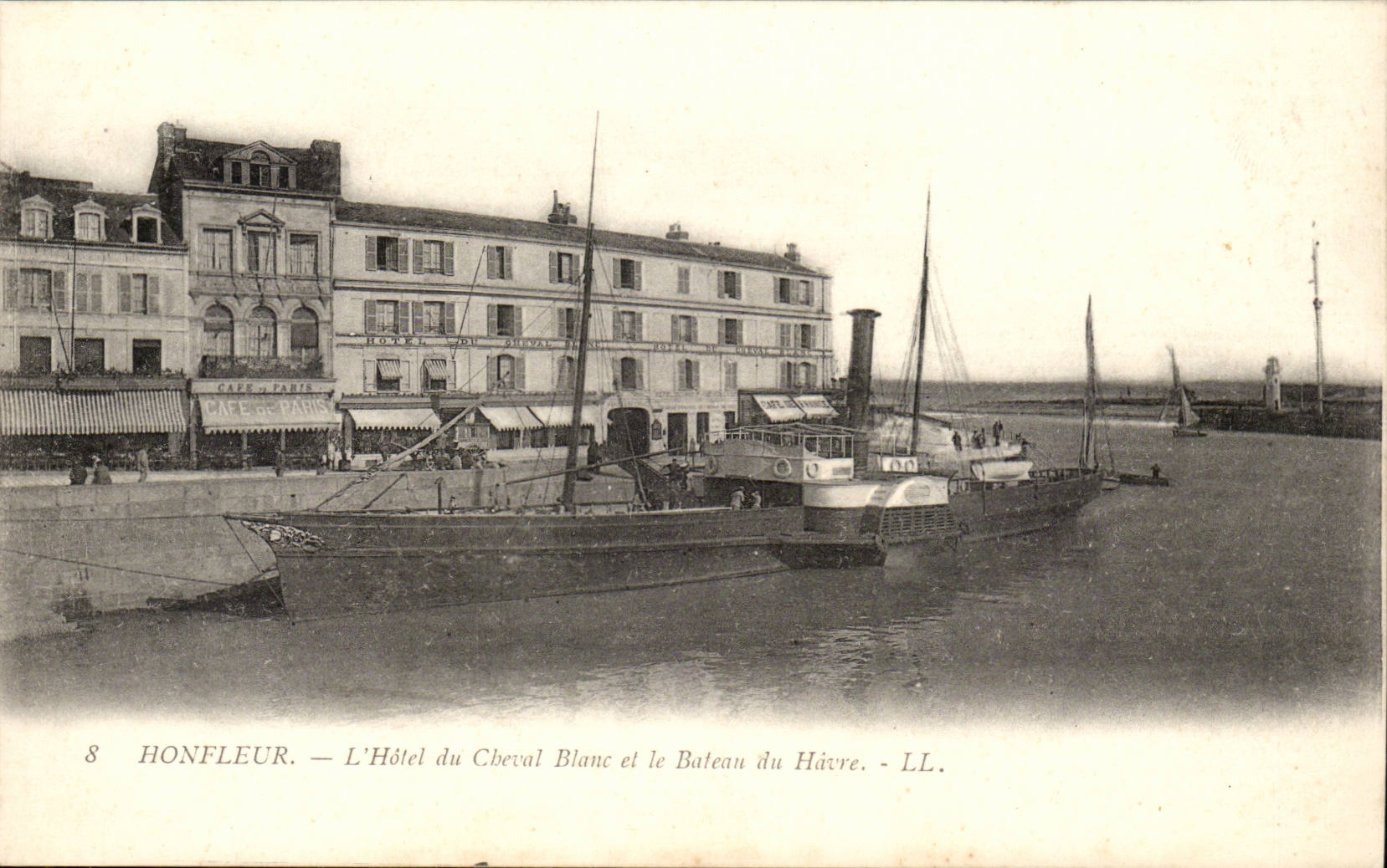 Honfleur CPA L'hotel du Cheval Blanc et le bateau du Havre