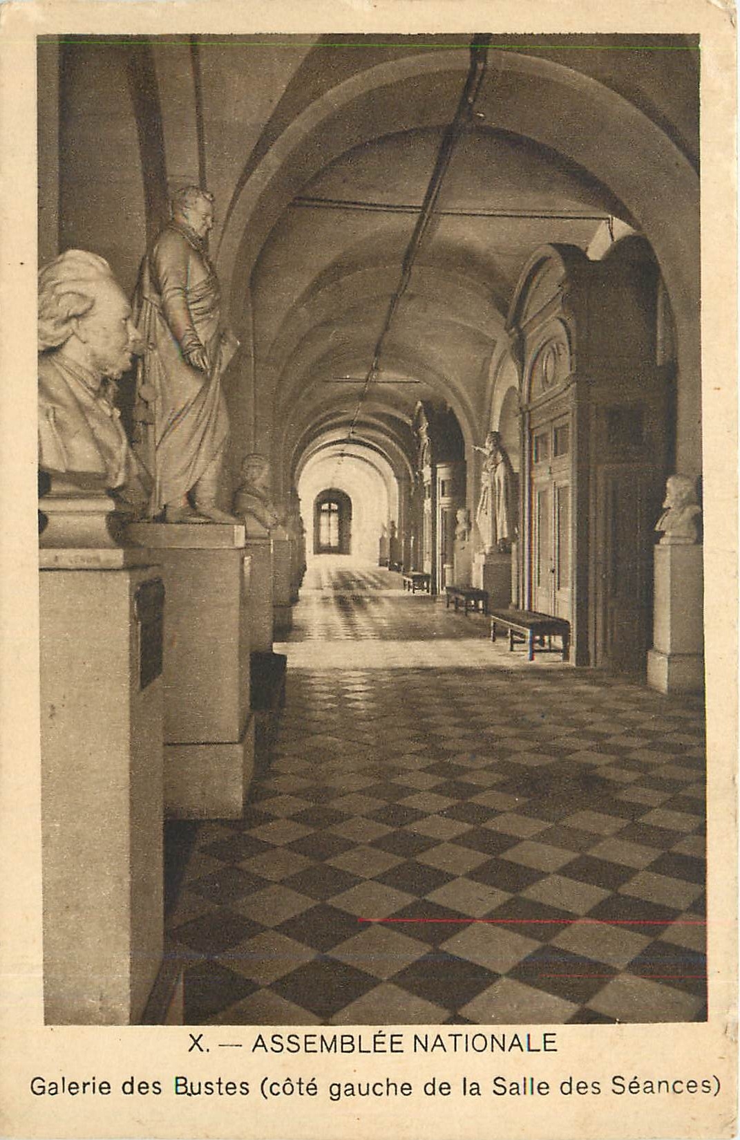 CPA ASSEMBLEE NATIONALE-Galerie des Bustes (cote gauche de la Salle des Seances)