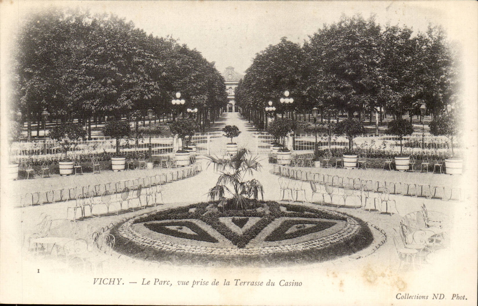Vichy - the Park seen from of the Terrace of the Casino - CPA