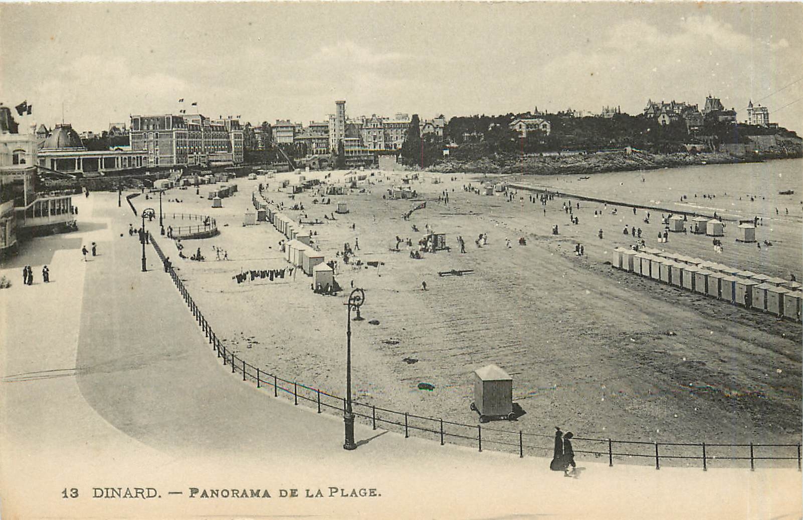 CPA Dinard Panorama de la Plage 