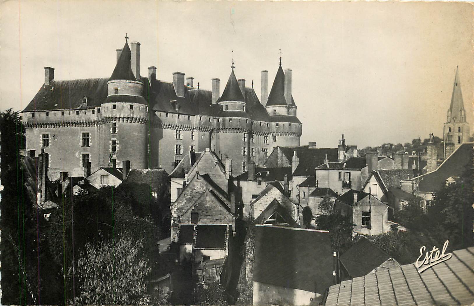 CPA Le Chateau de Langeais La Chateau et la Ville