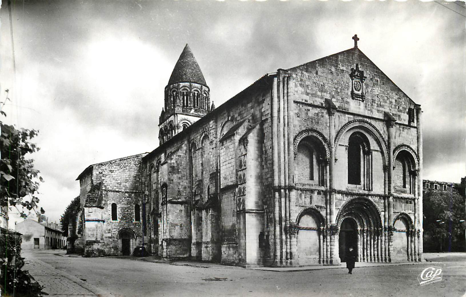CPA Saintes L'Abbaye aux Dames XI et XII