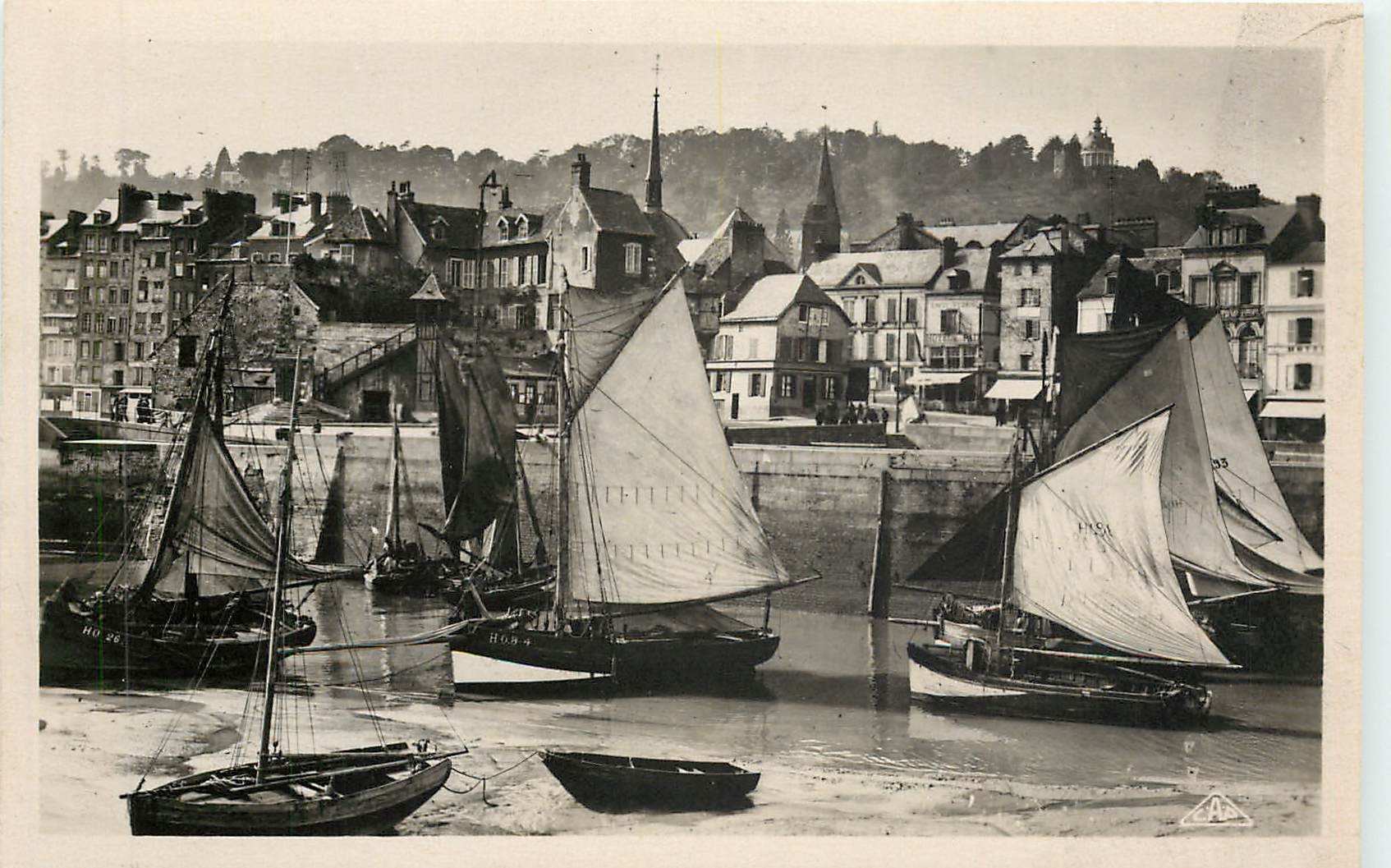 CPA Honfleur Le Port et la Cote de Grace Bateaux