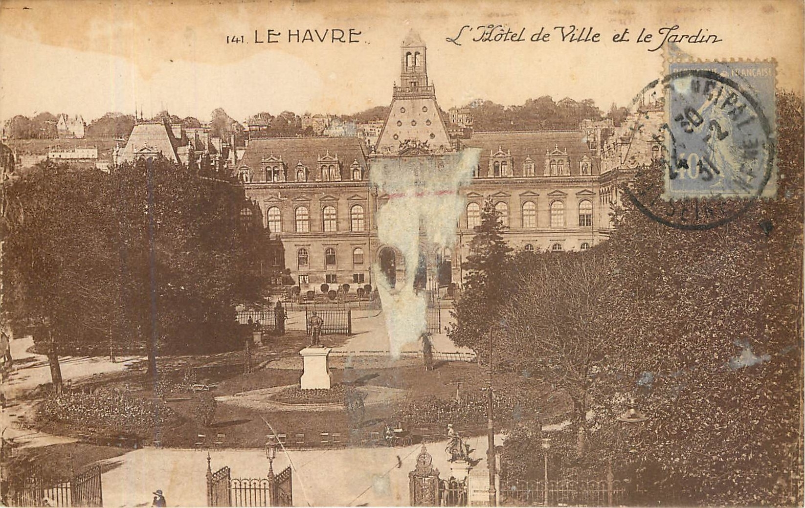 CPA Le Havre L'Hotel de Ville et le jardin