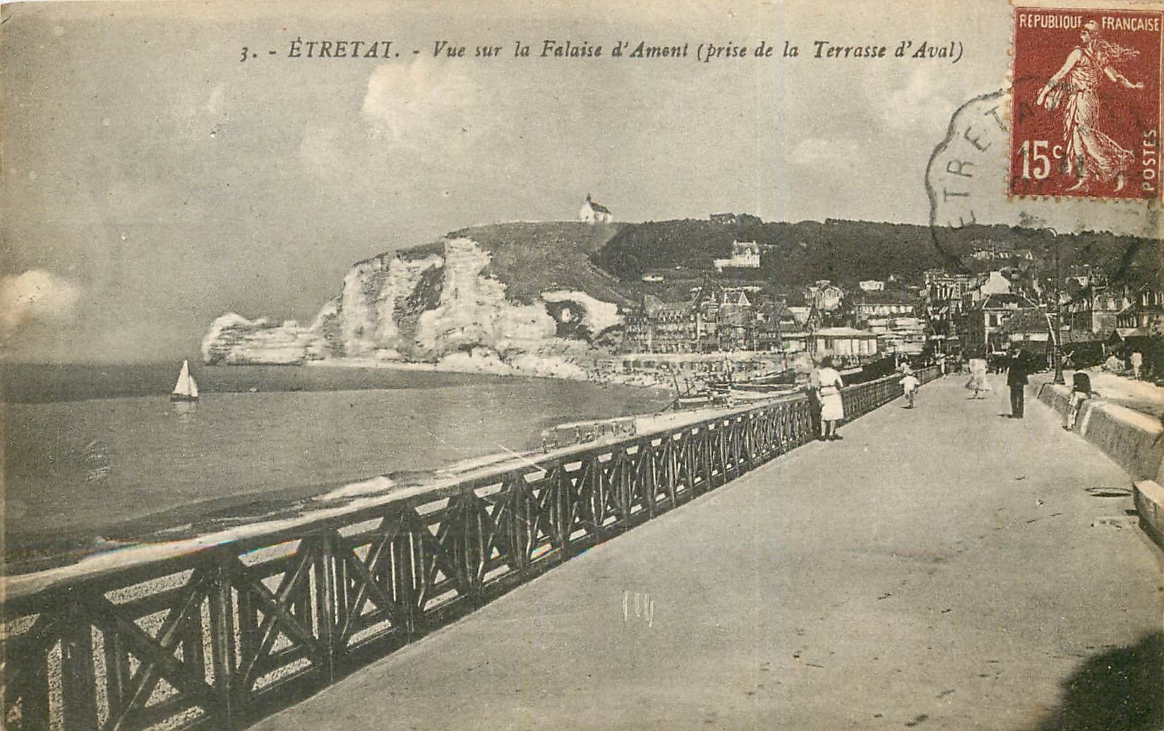 CPA Etretat Vue sur la Falaise d'Amont prise de la Terrasse d'Aval 