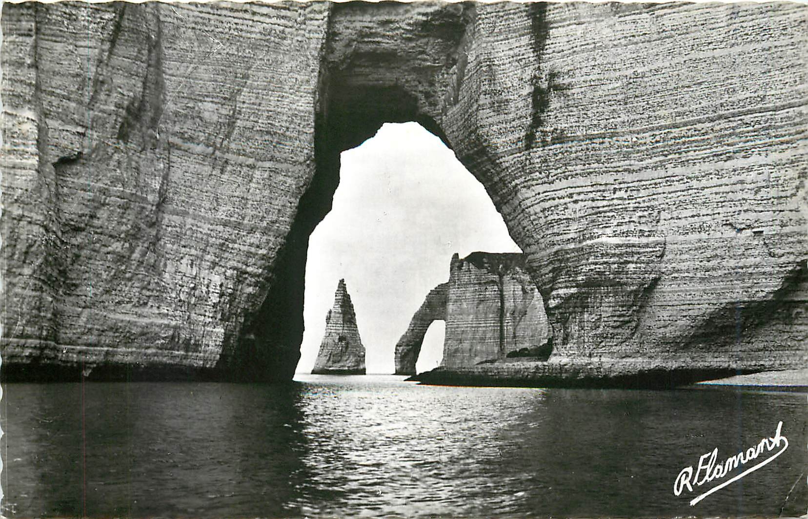 CPA Etretat La Manneporte et Falaise d'Aval 