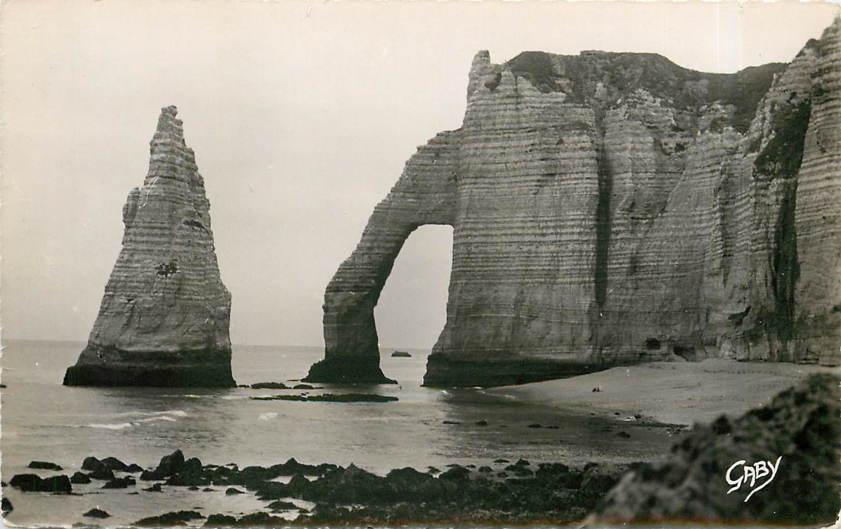 CPA Etretat S Inf Porte d'aval et l'Aiguille