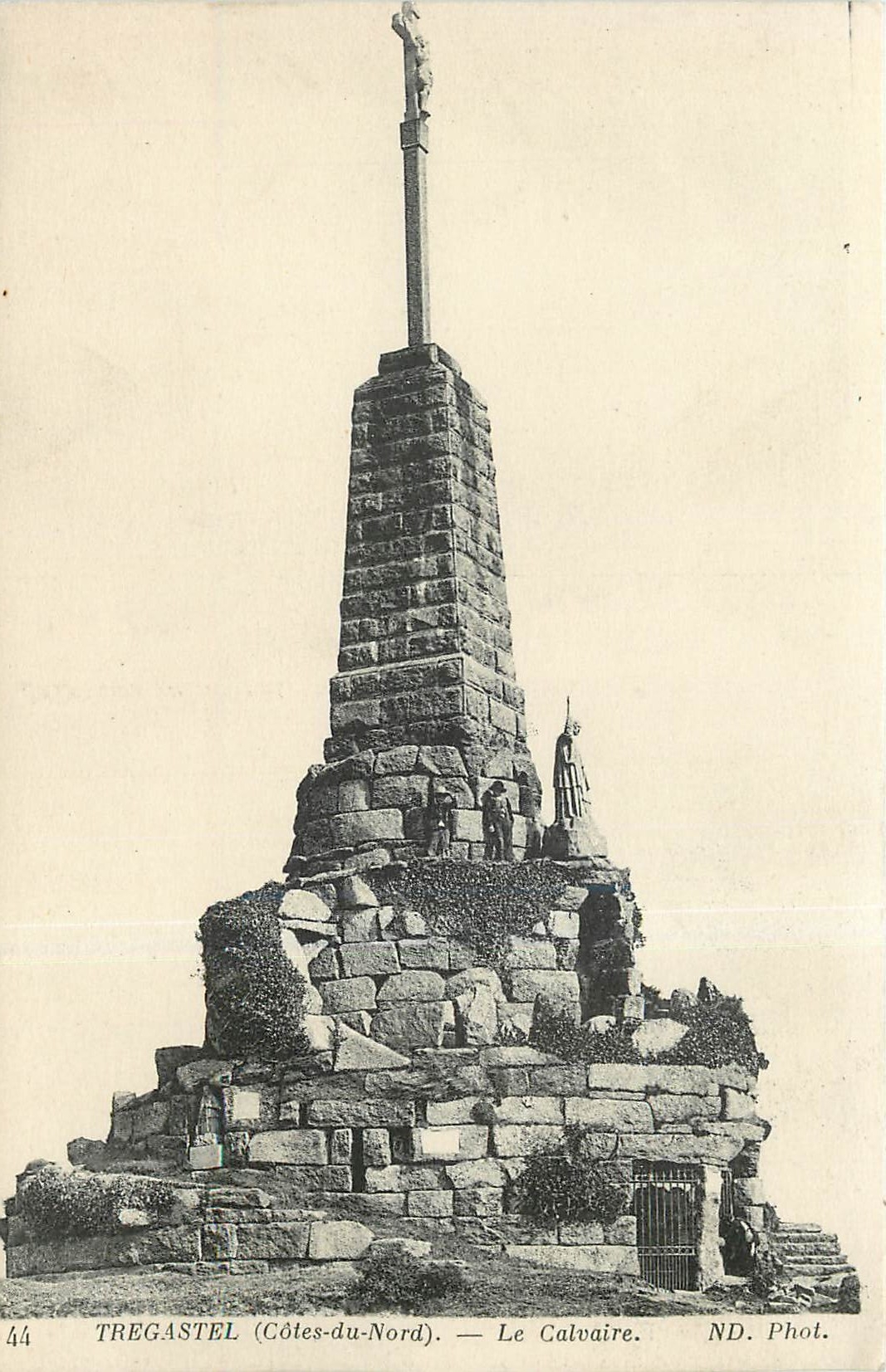CPA TREGASTEL(Cotes de Nord)-Le Calvaire