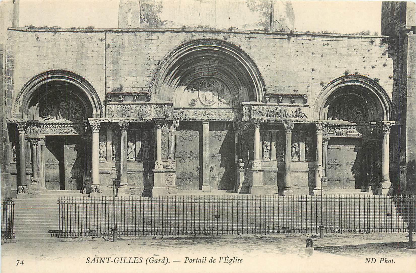 CPA SAINT -GILLES (Gard). Portail de l"Eglise