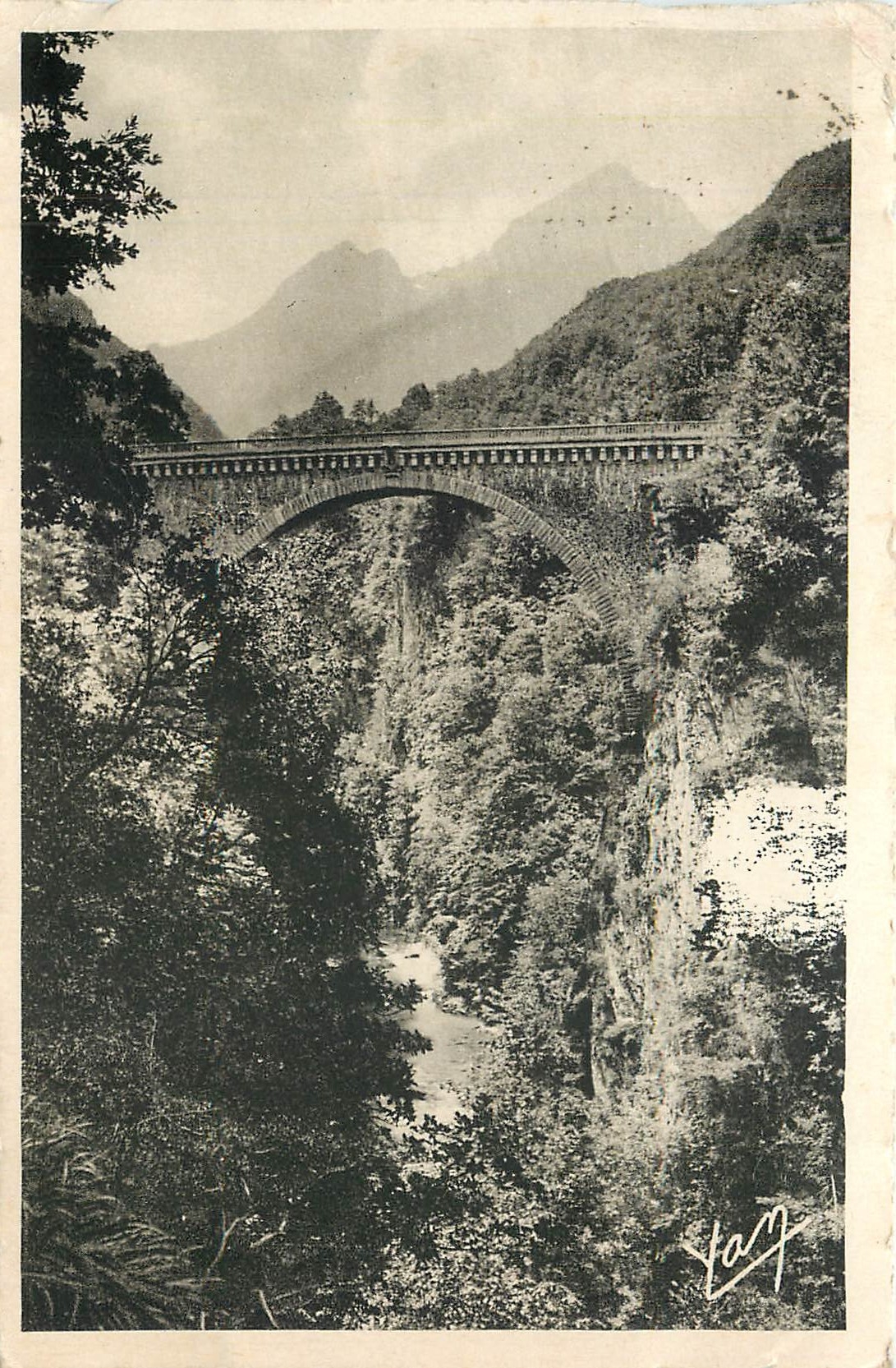CPA SAINT SAUVEUR LES BAINS-Le Pont napoleon
