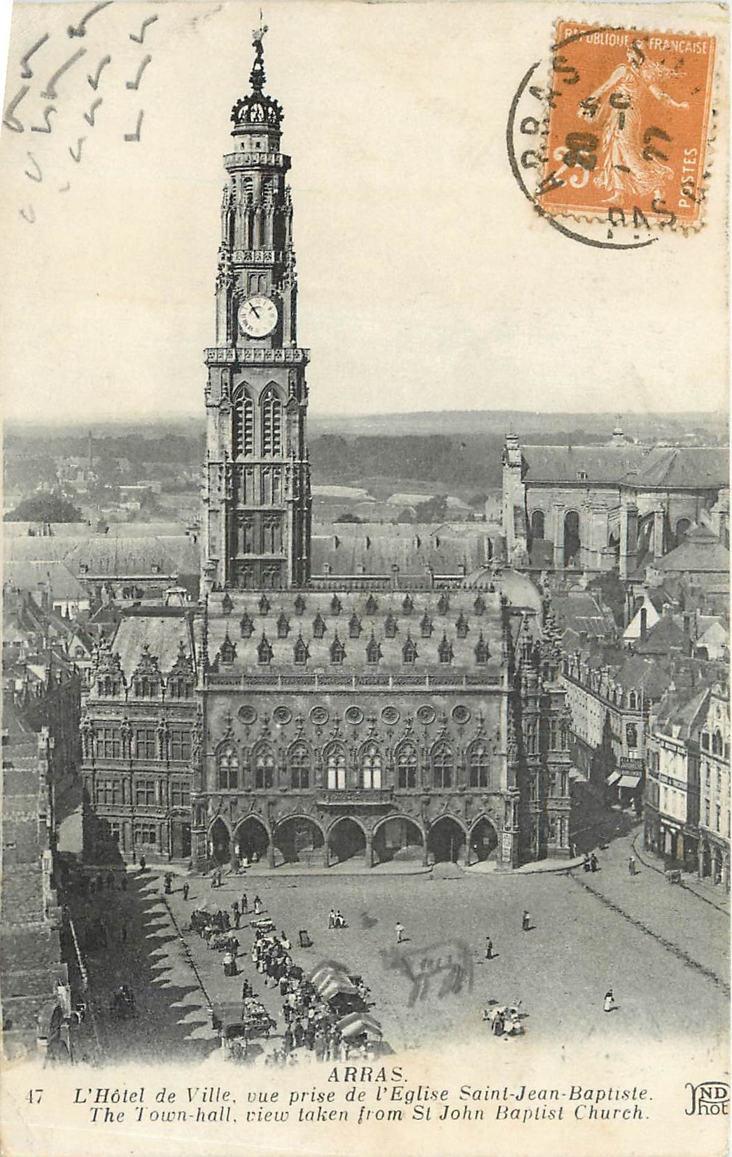 CPA ARRAS L'Hotel de ville vue prise de l'Eglise Saint-Jean-Baptiste