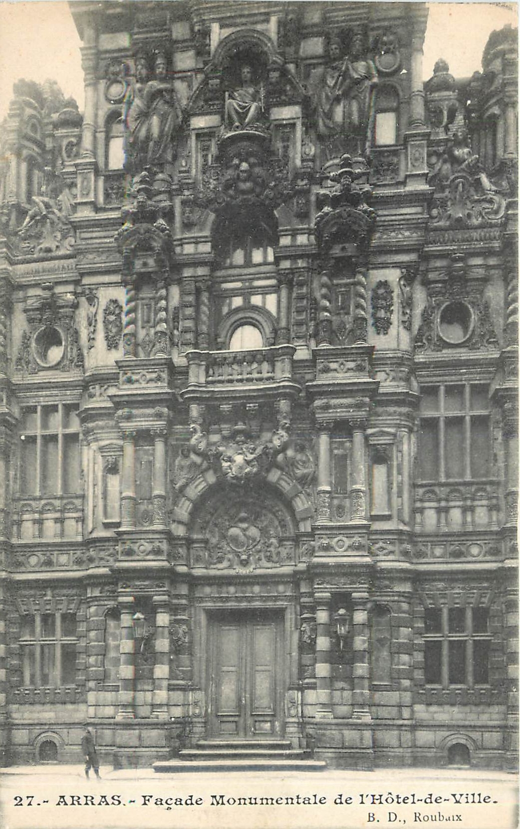 CPA Façade Monumentale de l'Hotel de Ville