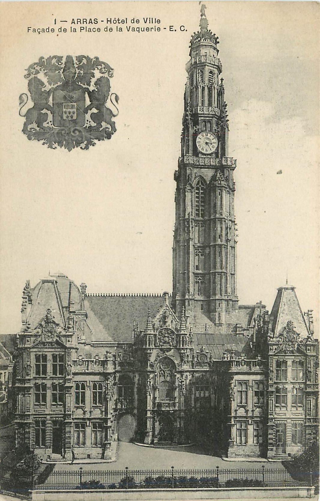 CPA Arras - Hotel de Ville Façade de la Place de la Vaquerie