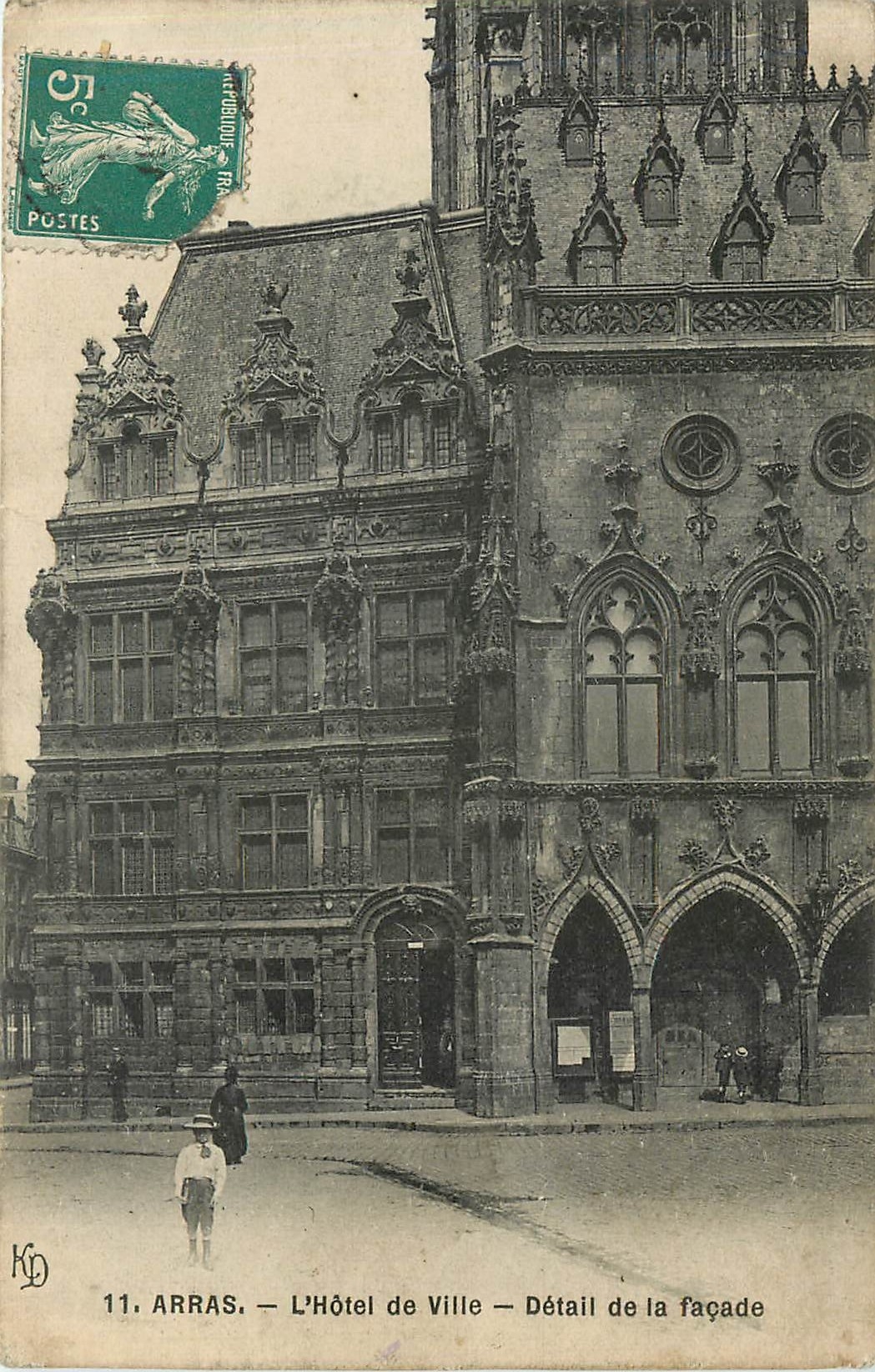 CPA Arras - Hotel de Ville détail de la Façade 