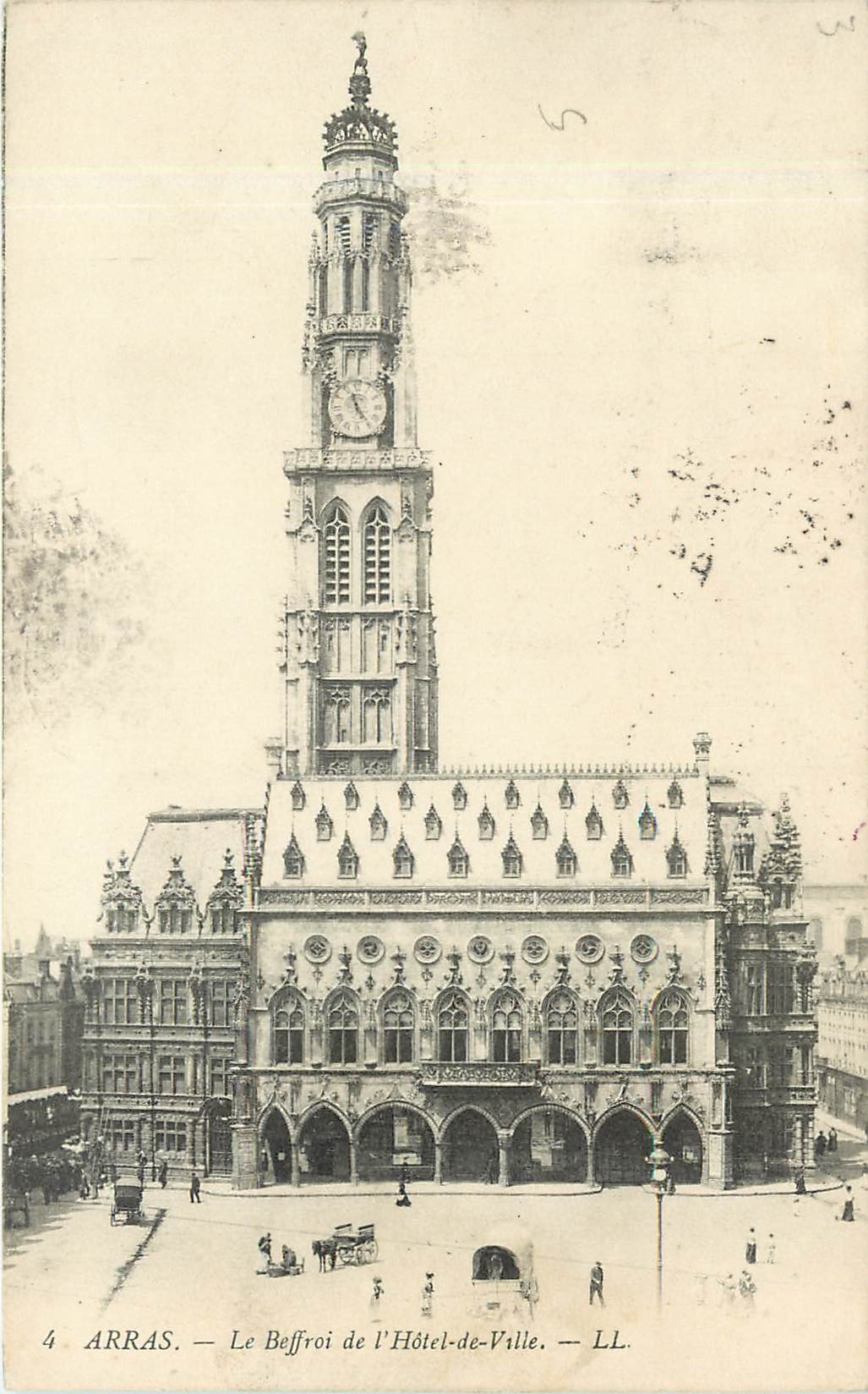 CPA ARRAS - le Beffroi de l'Hotel de Ville