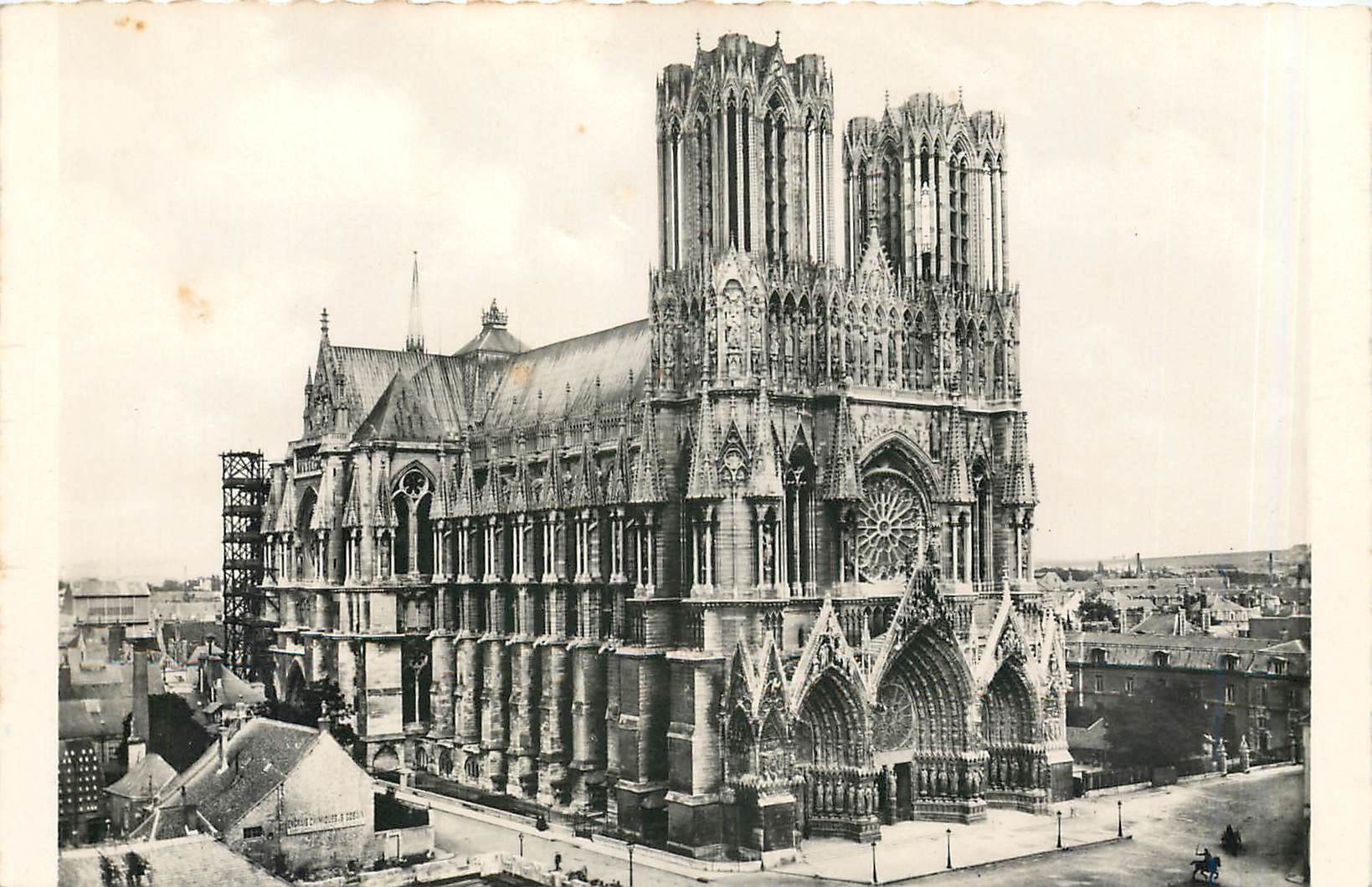 CPA La Cathedrale de Reims 