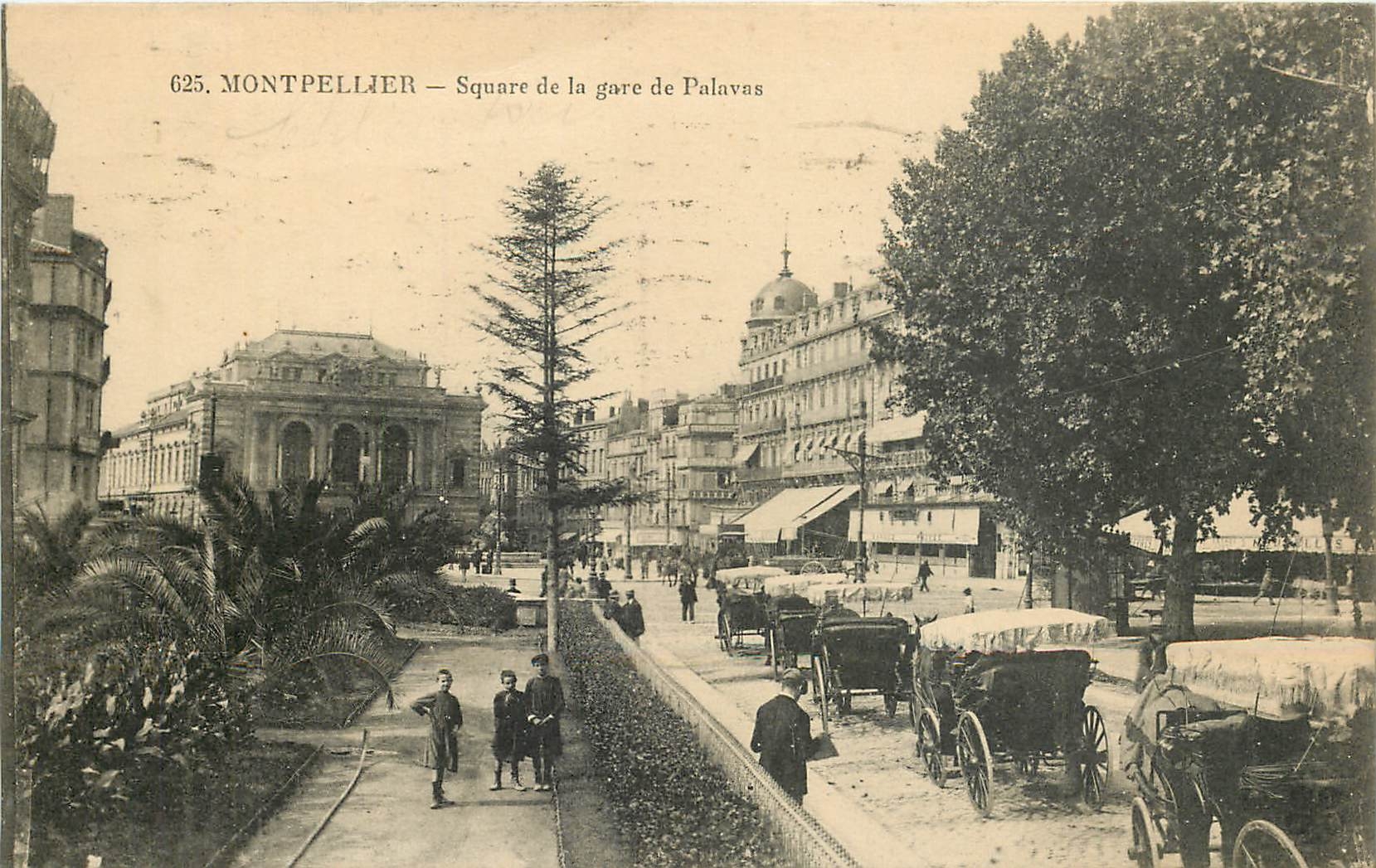 CPA Montpellier Square de la gare de Palavas 