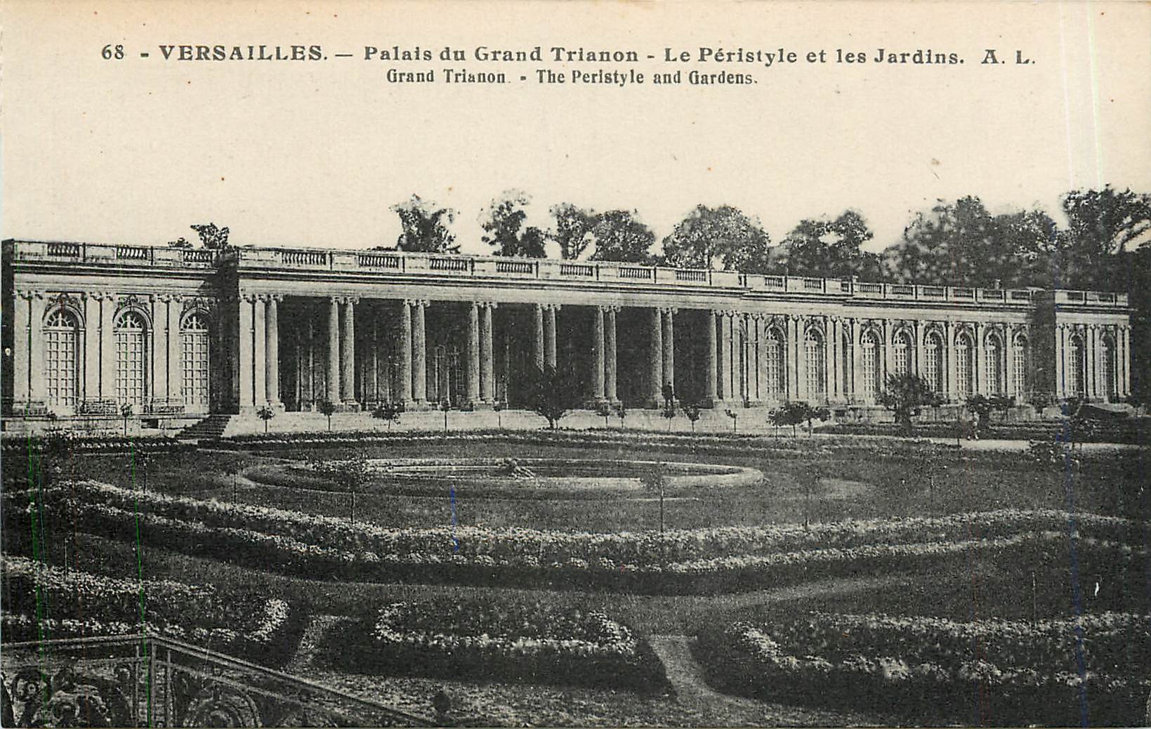 CPA Versailles Palais du Grand Trianon le Peristyle et les Jardins