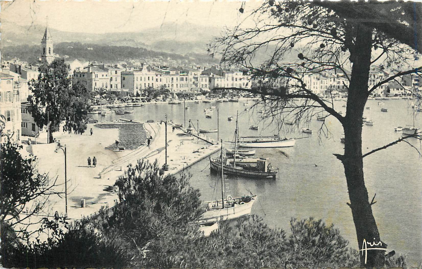 CPM La Cote d'Azur Sanary Var vue generale Bateaux