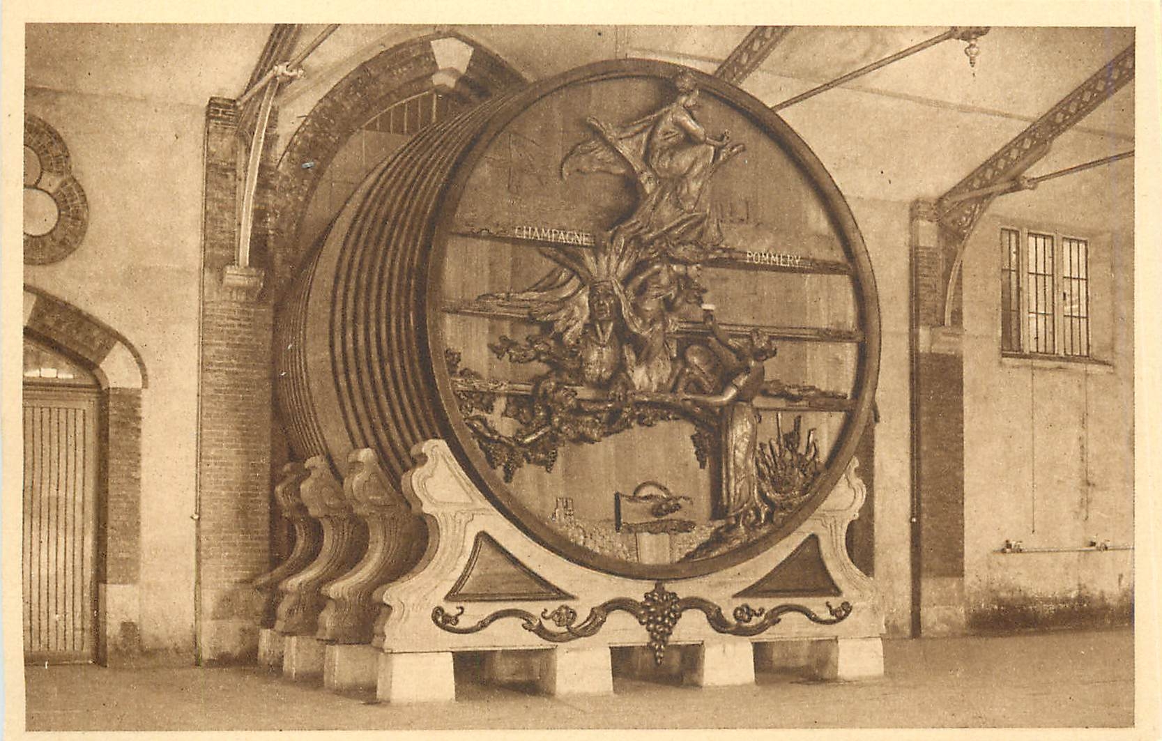 CPA Collection Champagne Pommery et Greno Reims le grand foudre de 750 hectolitres sculpte par Galle