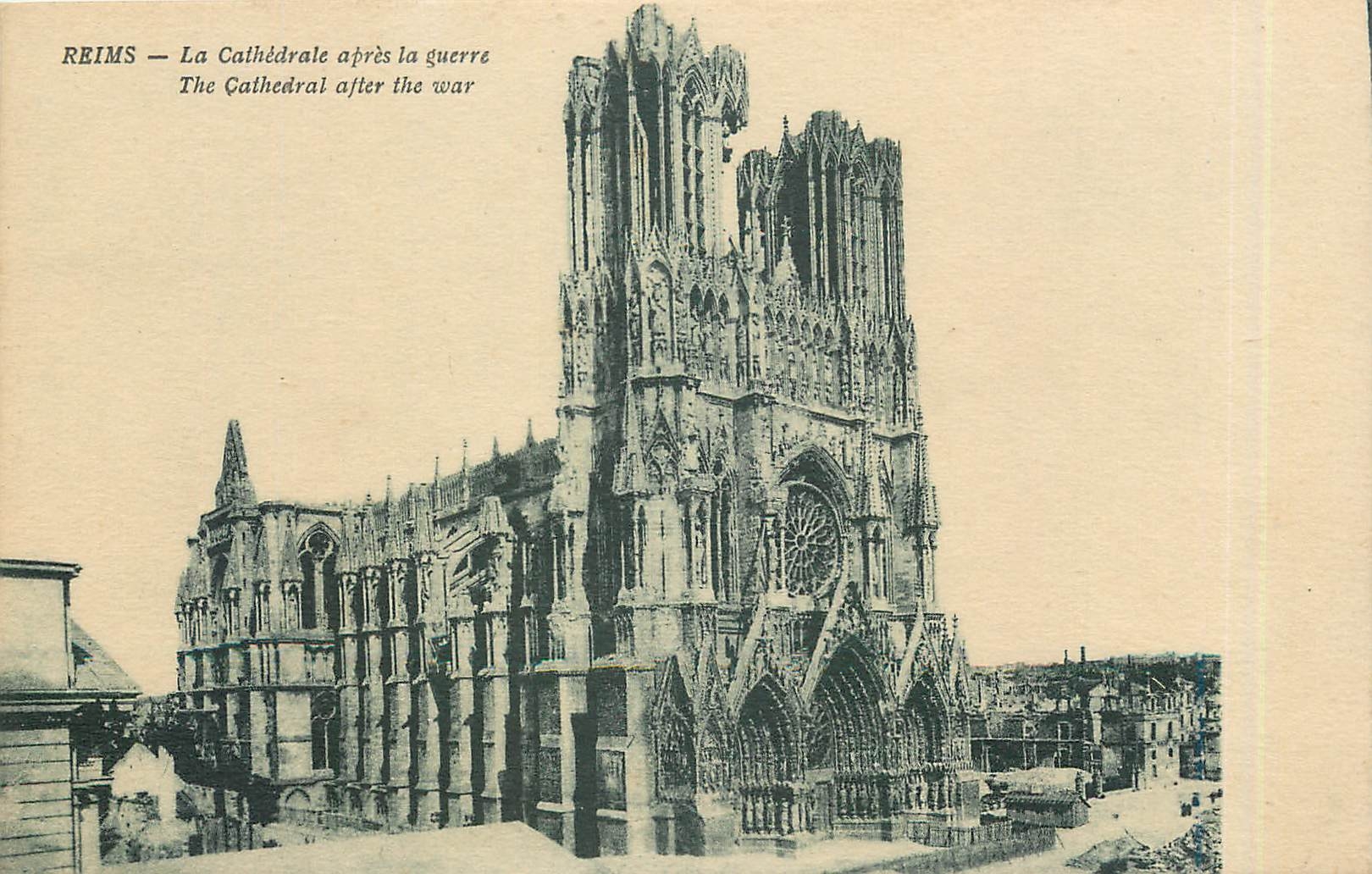 CPA Reims la cathedrale apres la guerre 