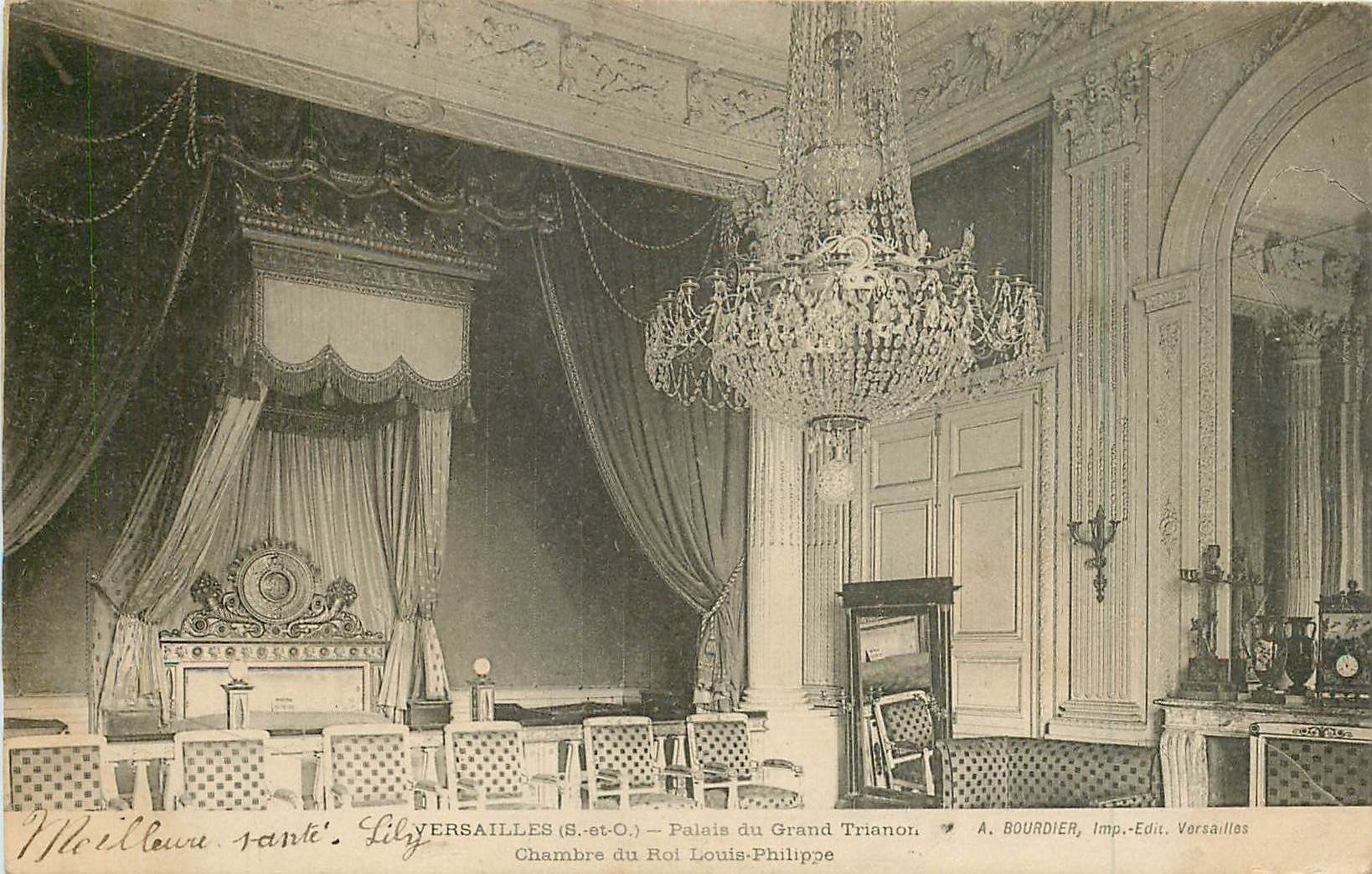 CPA Versailles S et O Palais du Grand Trianon Chambre du Roi Louis Rhilippe 