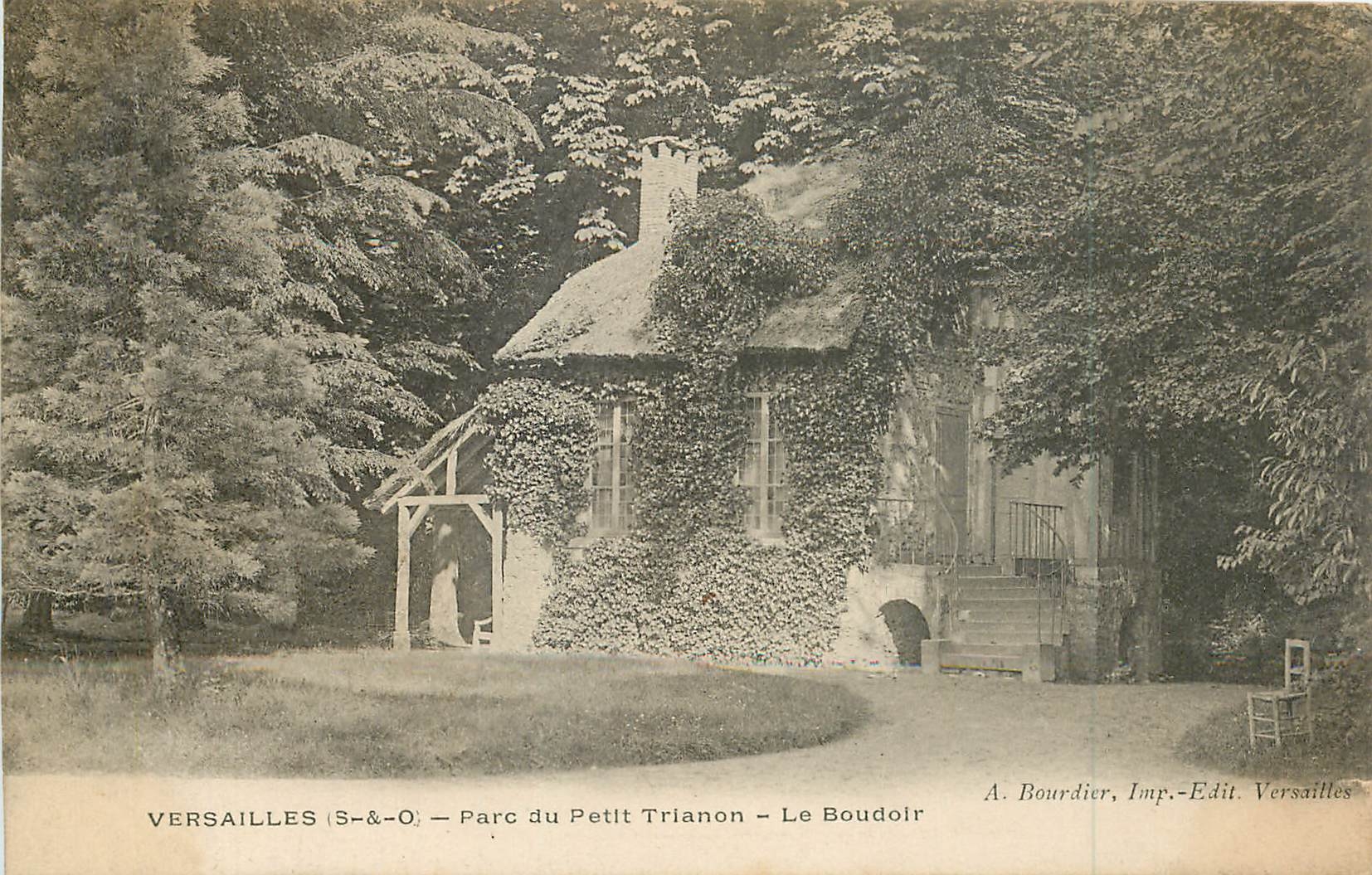 CPA Versailles S et O parc du Petit trianon le Boudoir 
