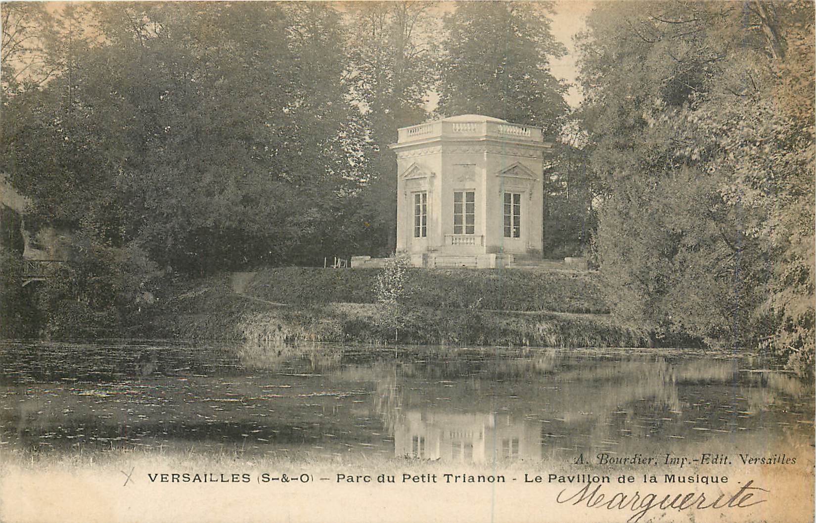 CPA Versailles S et O parc du Petit Trianon le pavillon de la Musique 