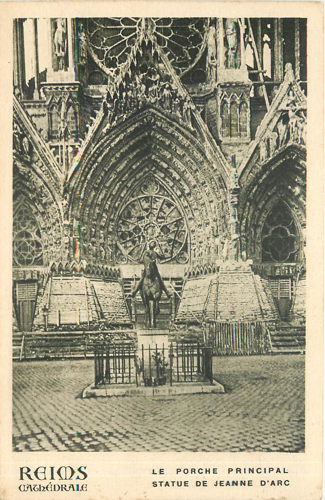 CPA Reims Cathedrale le porche principal statue de Jeanne d'Arc 