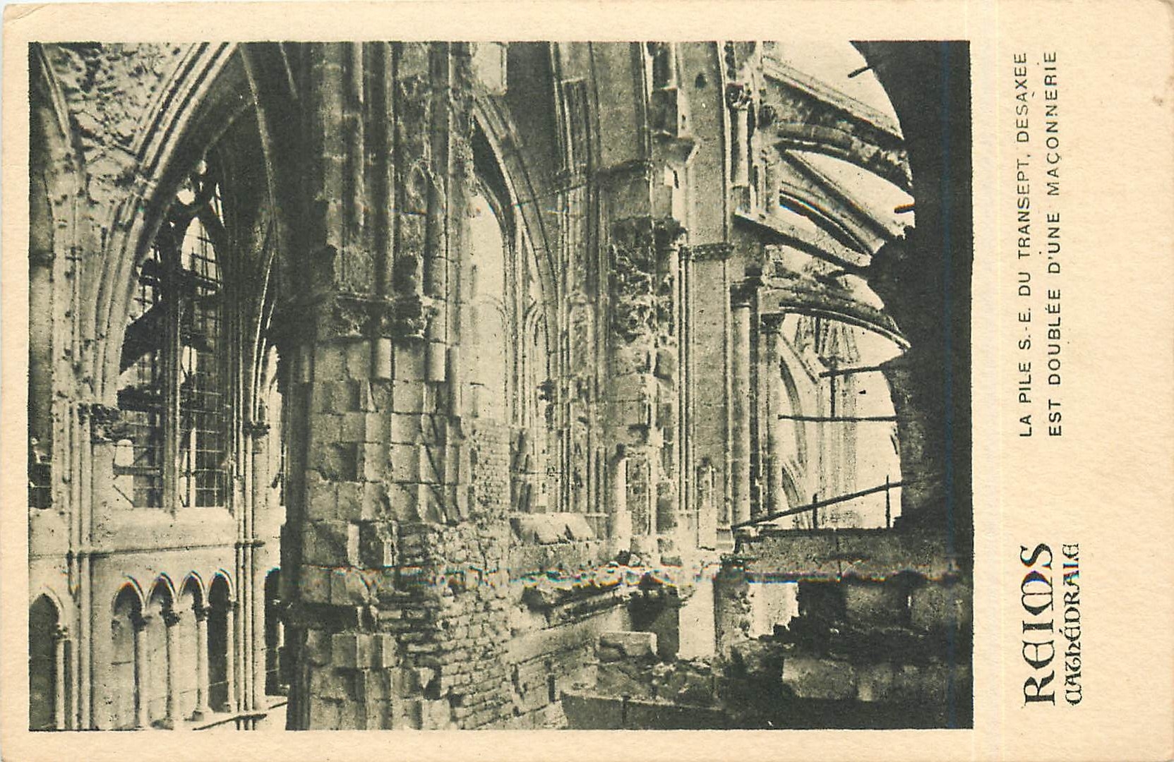 CPA Reims Cathedrale la pile S E du transept desaxee est doublee d'une maconnerie 