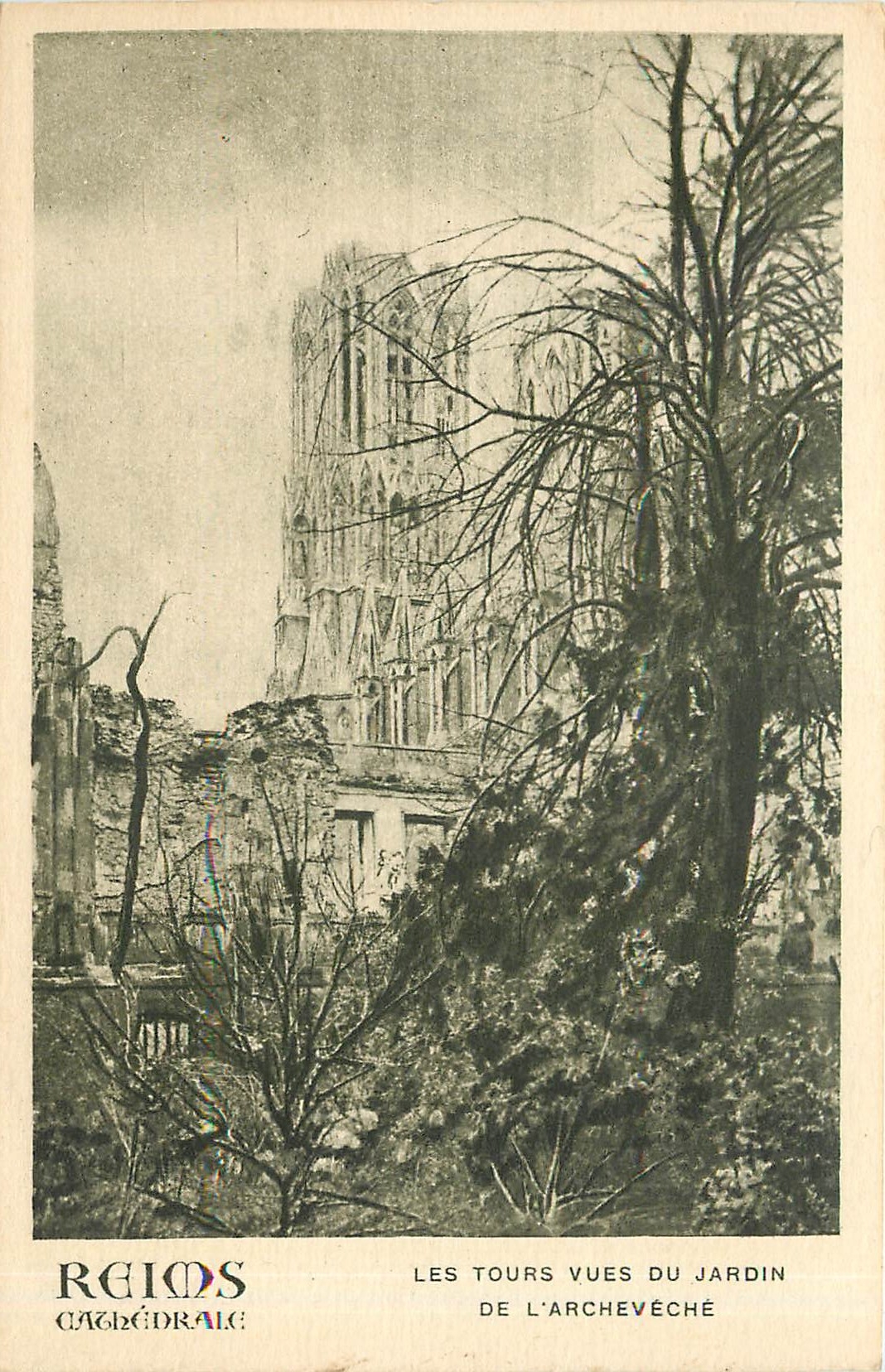 CPA Reims Cathedrale les tours vues du jardin de l'archevenche 