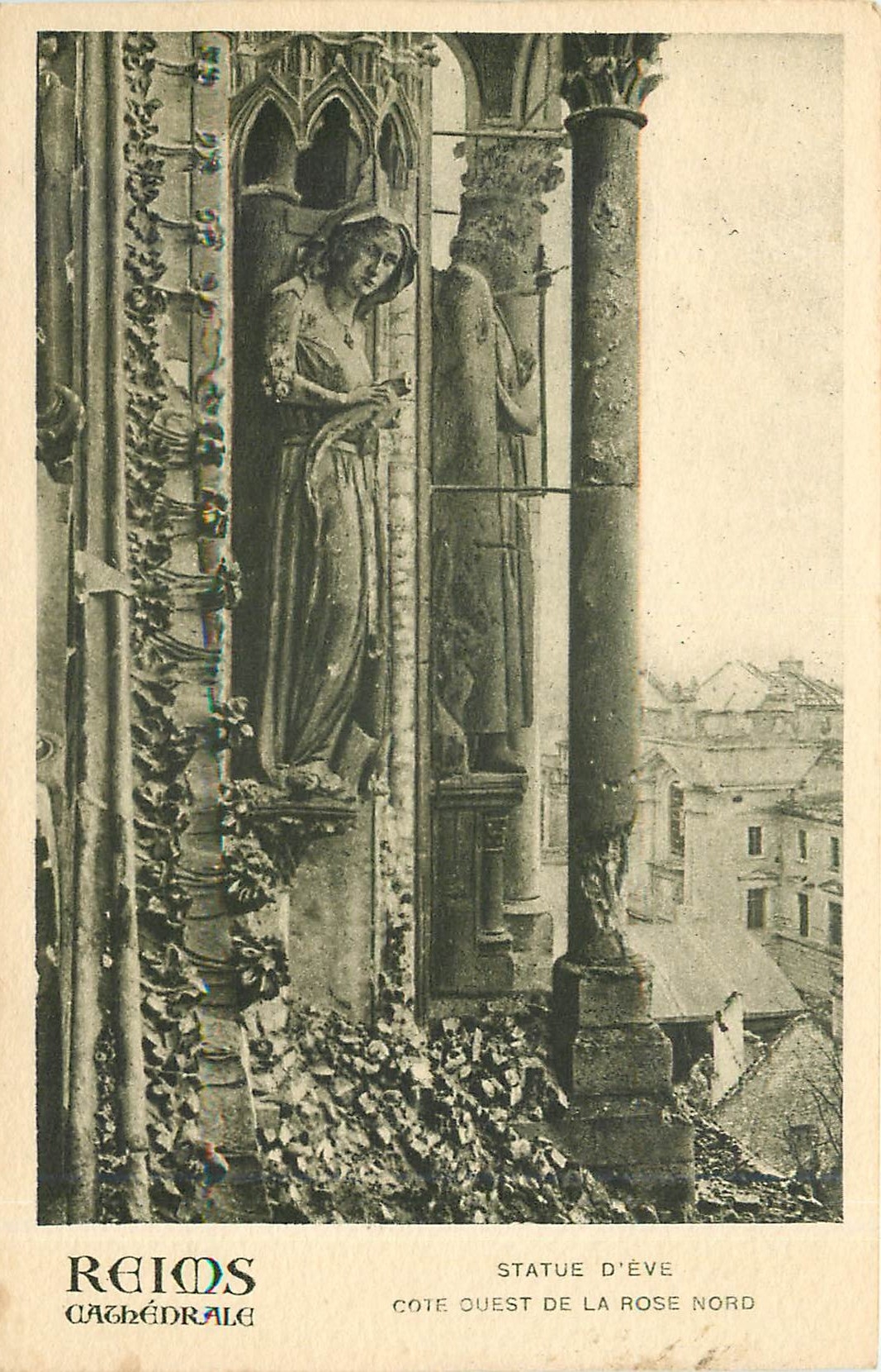 CPA Reims Cathedrale statue d'Eve cote ouest de la rose nord 