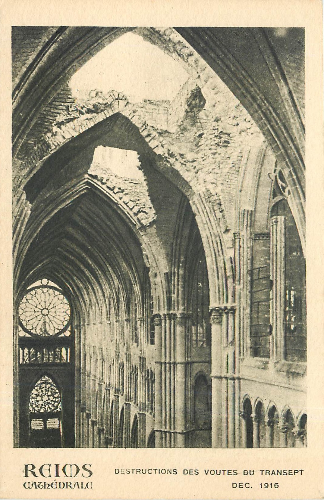 CPA Reims cathedrale Destructions des Voutes du Transept 