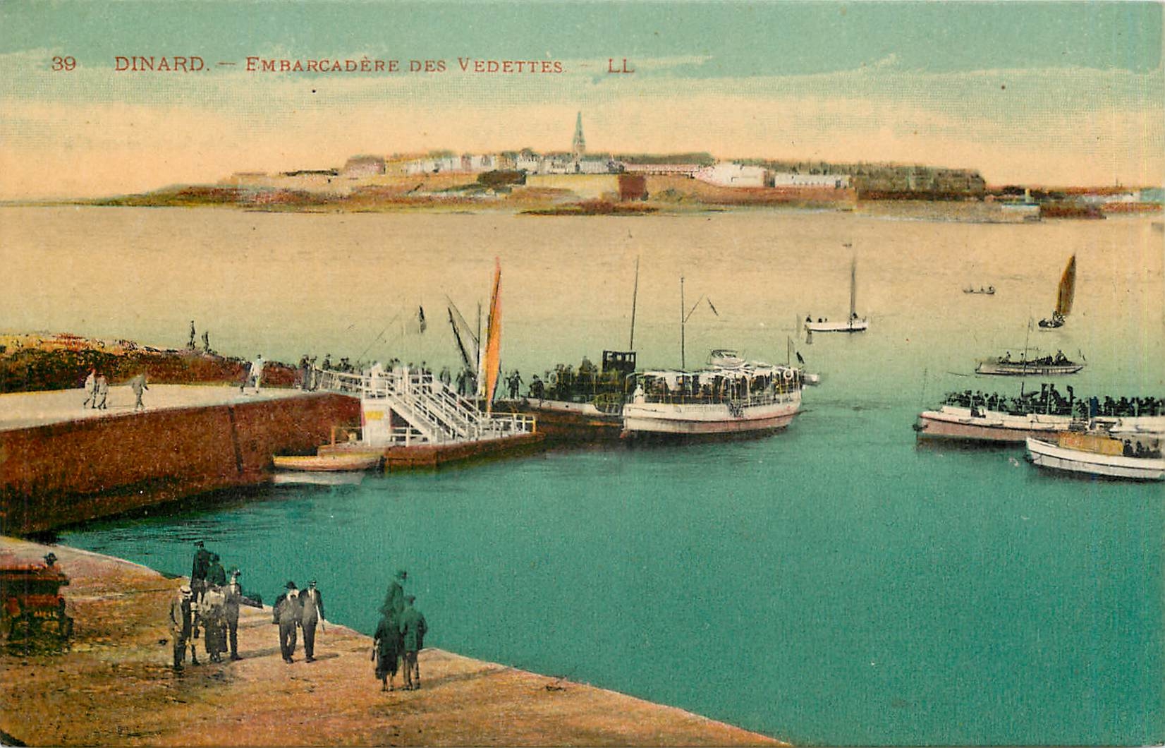 CPA Dinard Embarcadere des Vedettes Bateaux