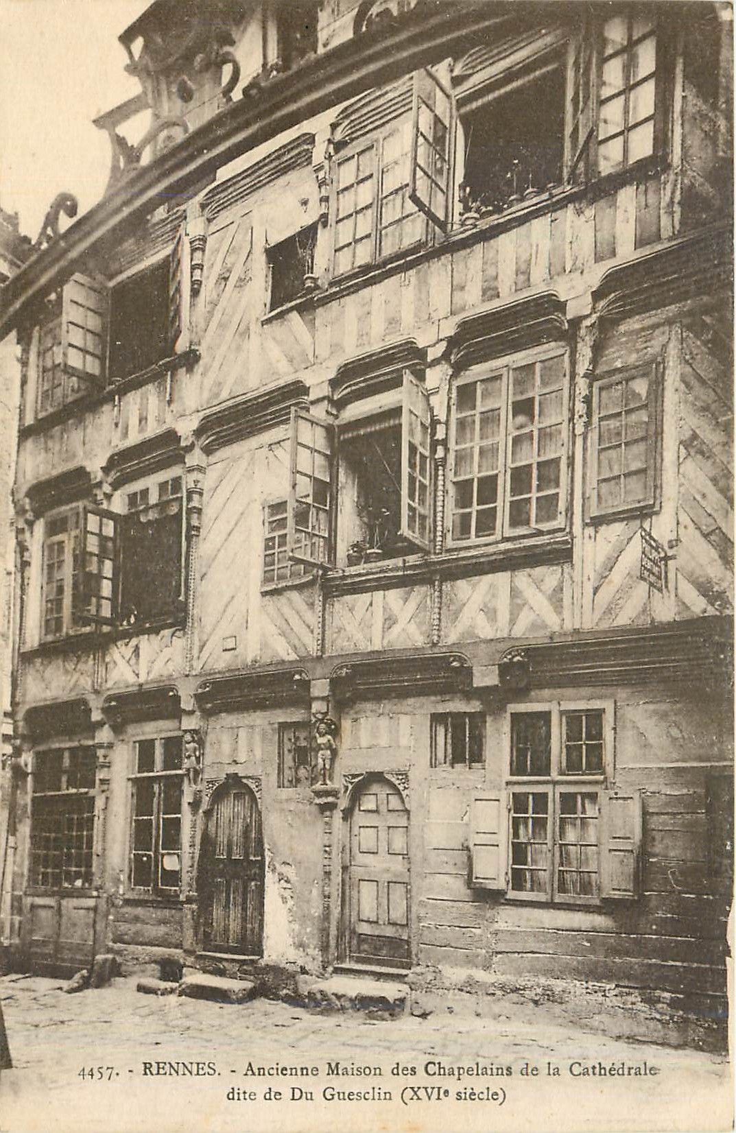 CPA Rennes Ancienne Maison des Chapelains de la Cathedrale dite de Du Guesclin