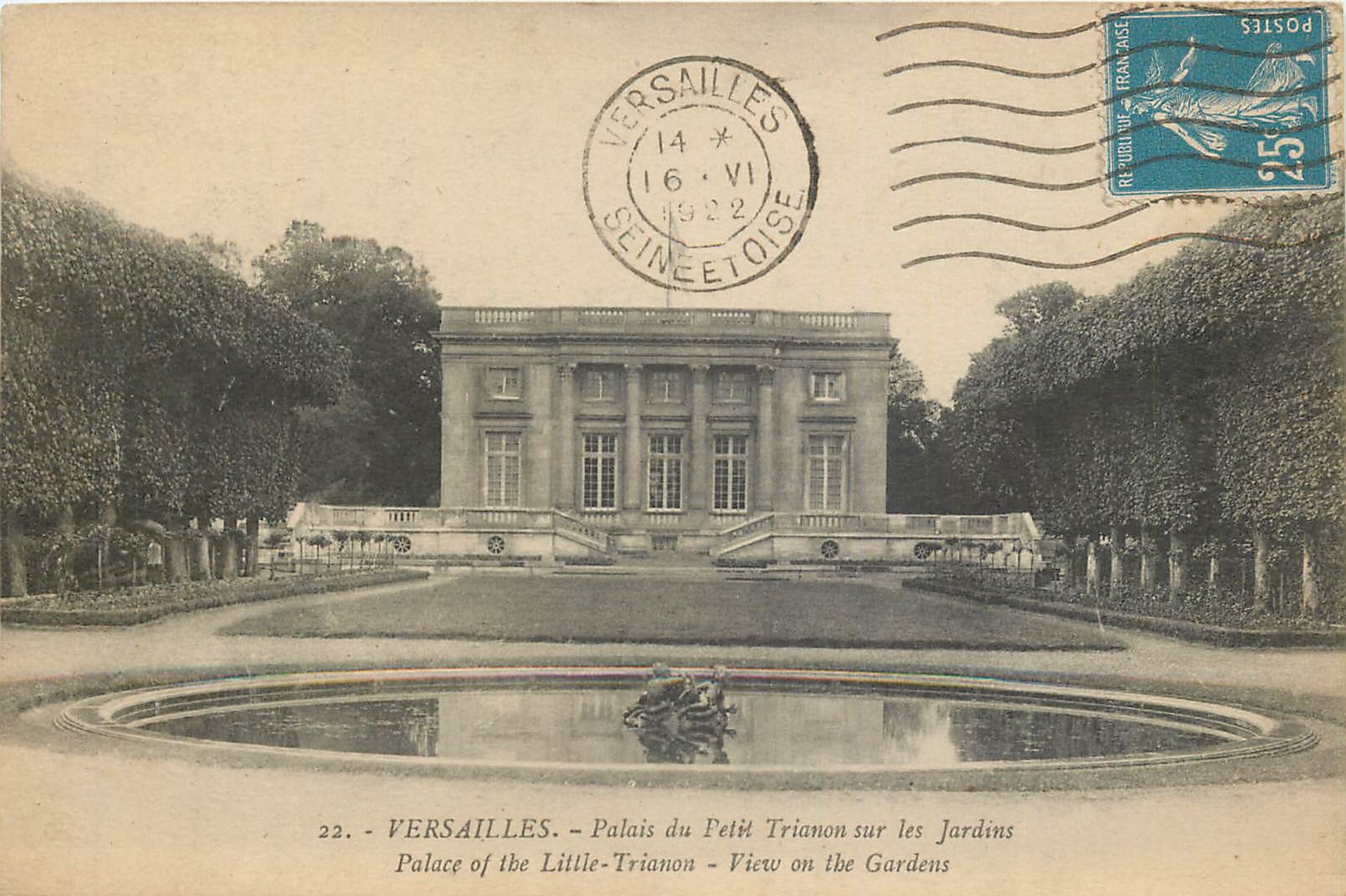 CPA Versailles Palais du Petit Trianon sur les Jardin 