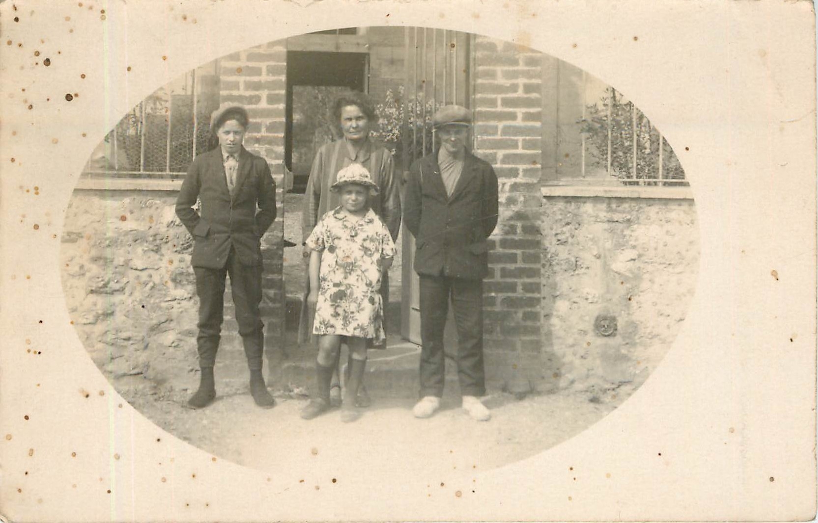 CARTE PHOTO Personnages