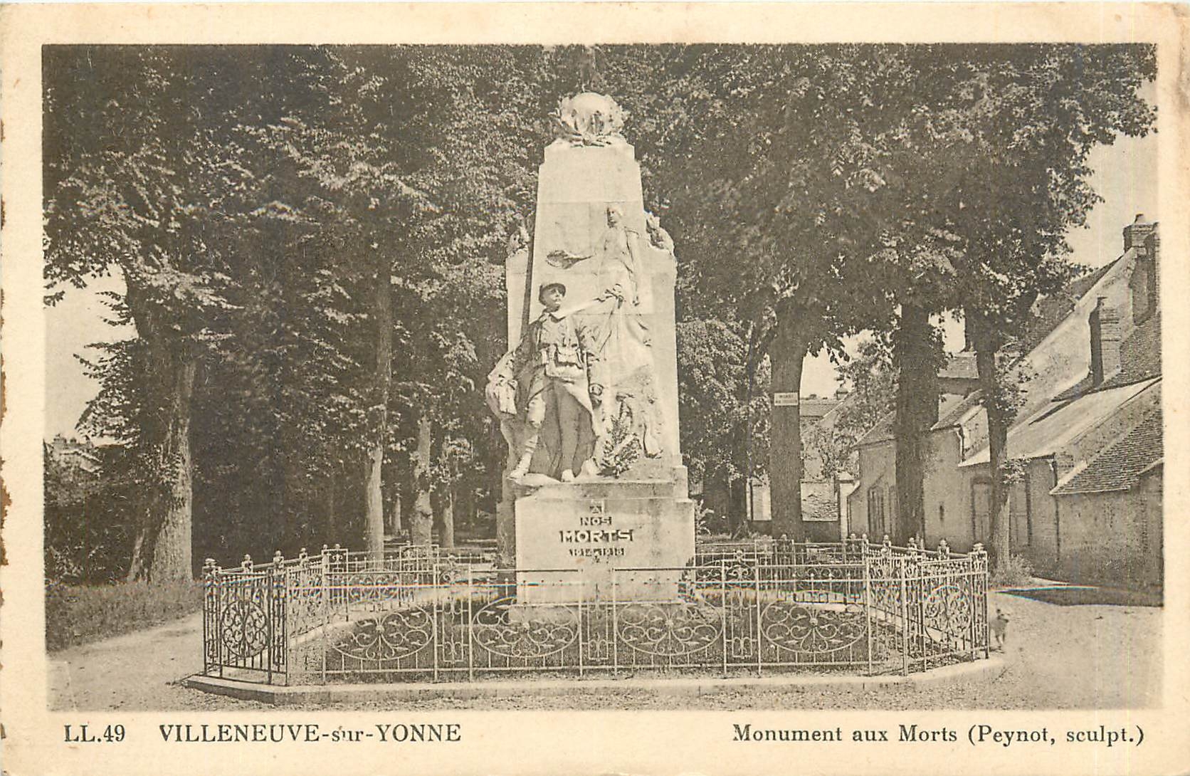 CPA Villeneuve sur Yonne Monument aux Morts