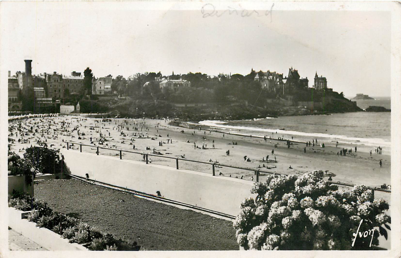 CPA Dinard L et V La pointe de la Malouine et la plage vues des terrasses du Casino 