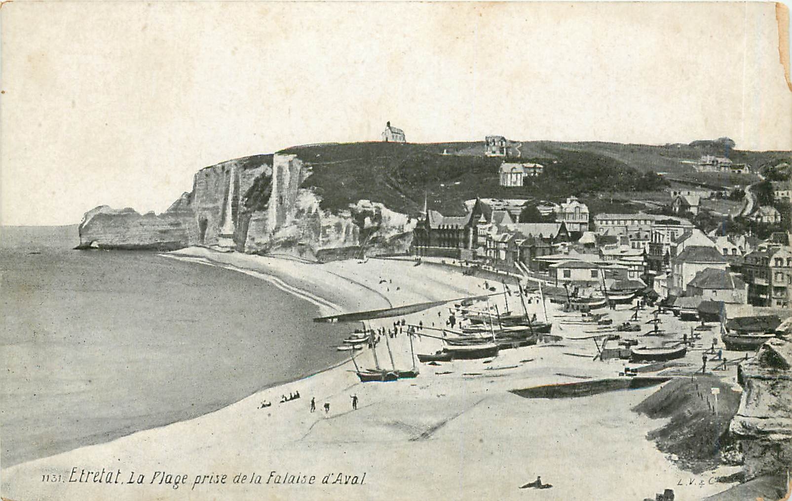 CPA Etretat La Plage prise de la Falaise d'Aval 