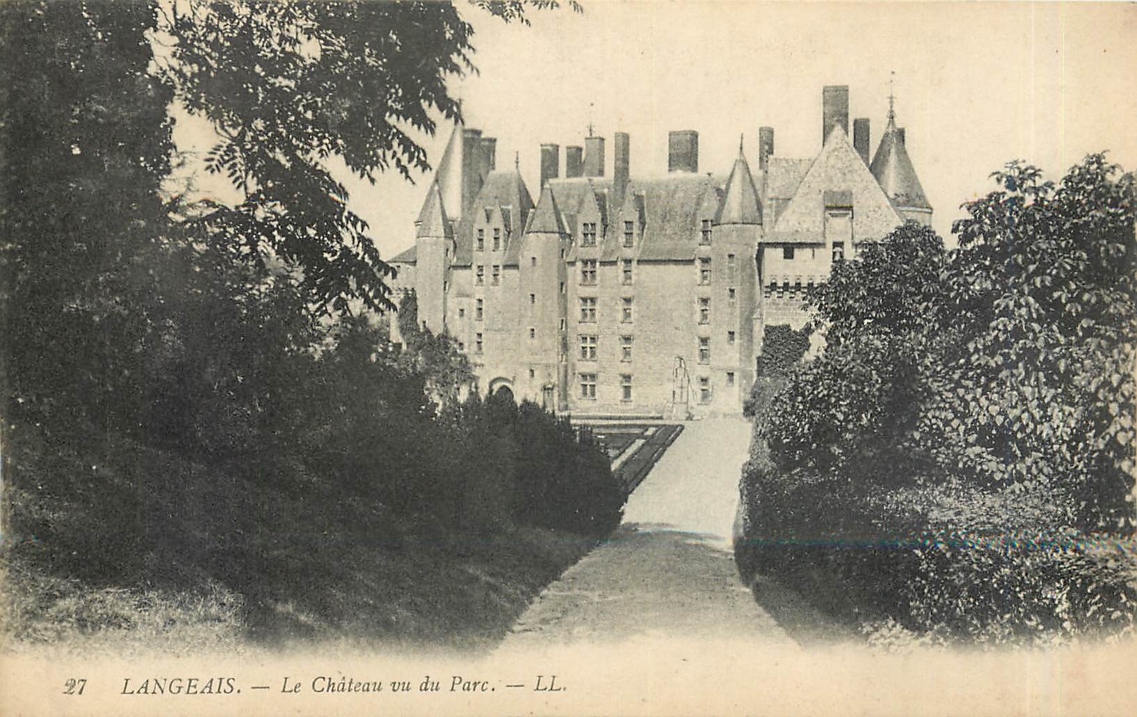 CPA Langeais Le Chateau vu du Parc 